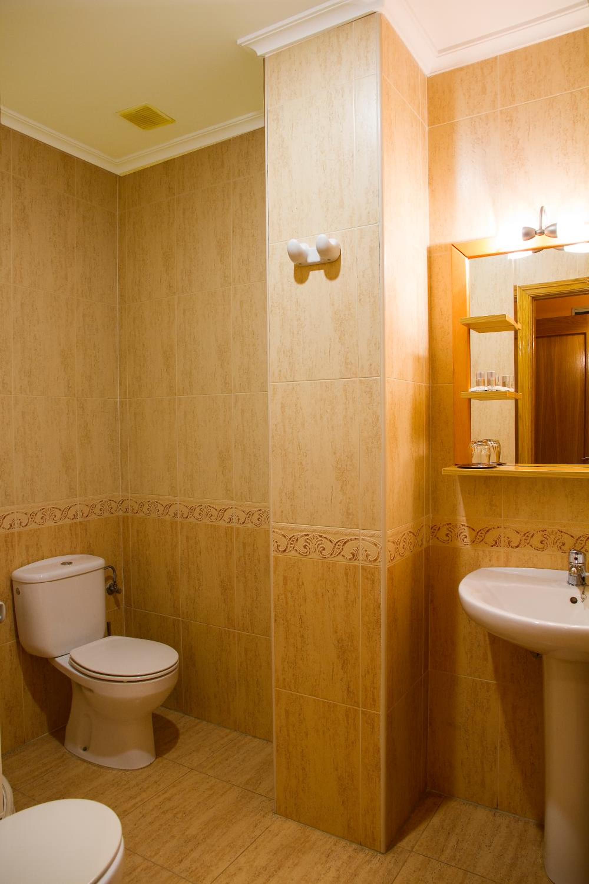 Double Room - Photo 11