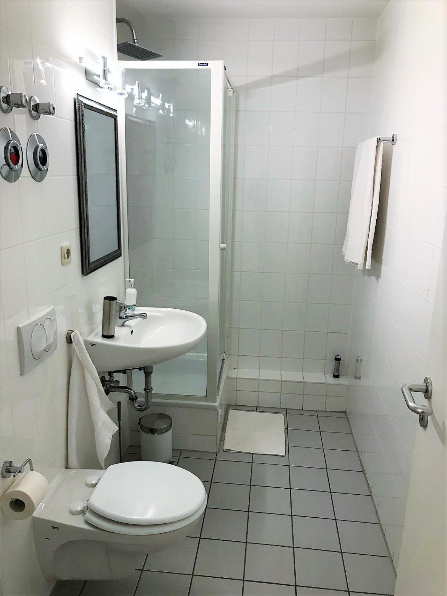 Three Bedroom Deluxe Apartment - Photo 17