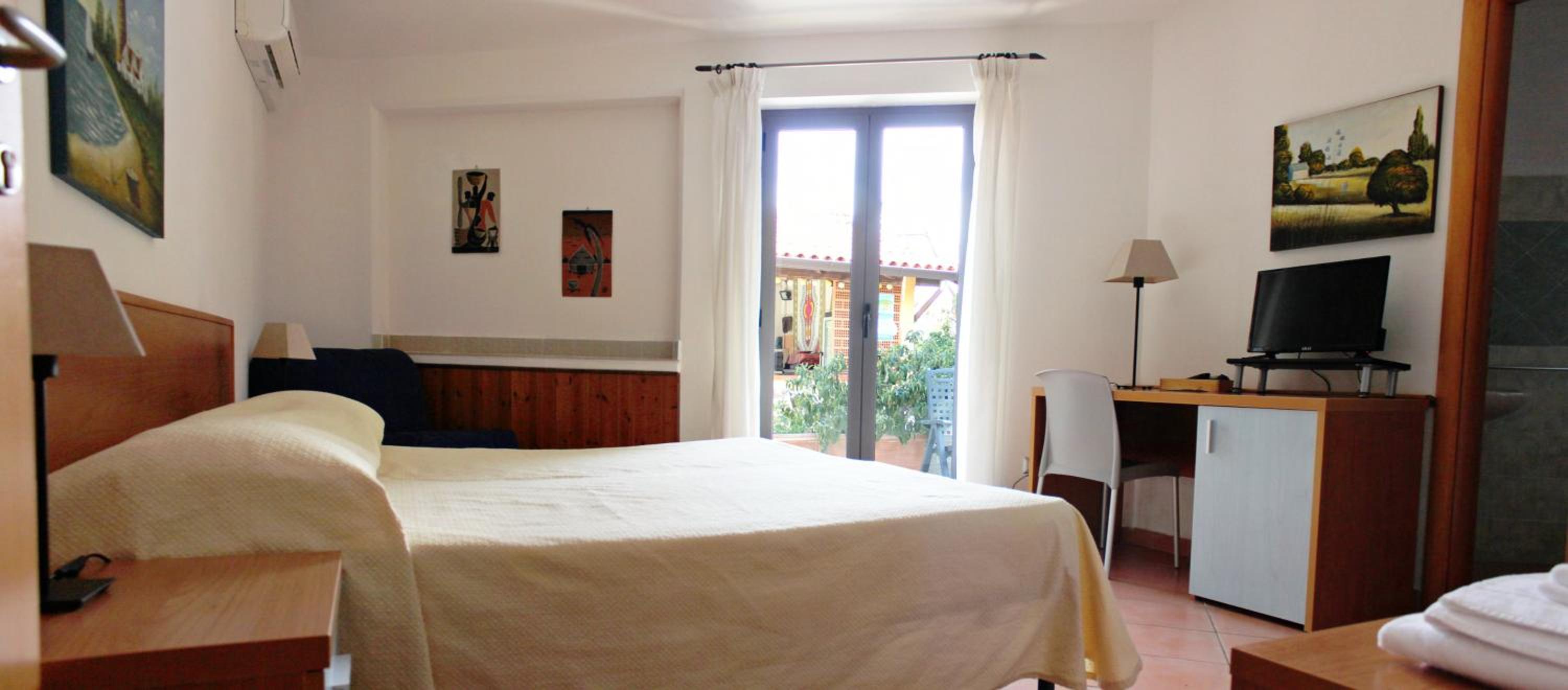 Large Double or Twin Room photo 3