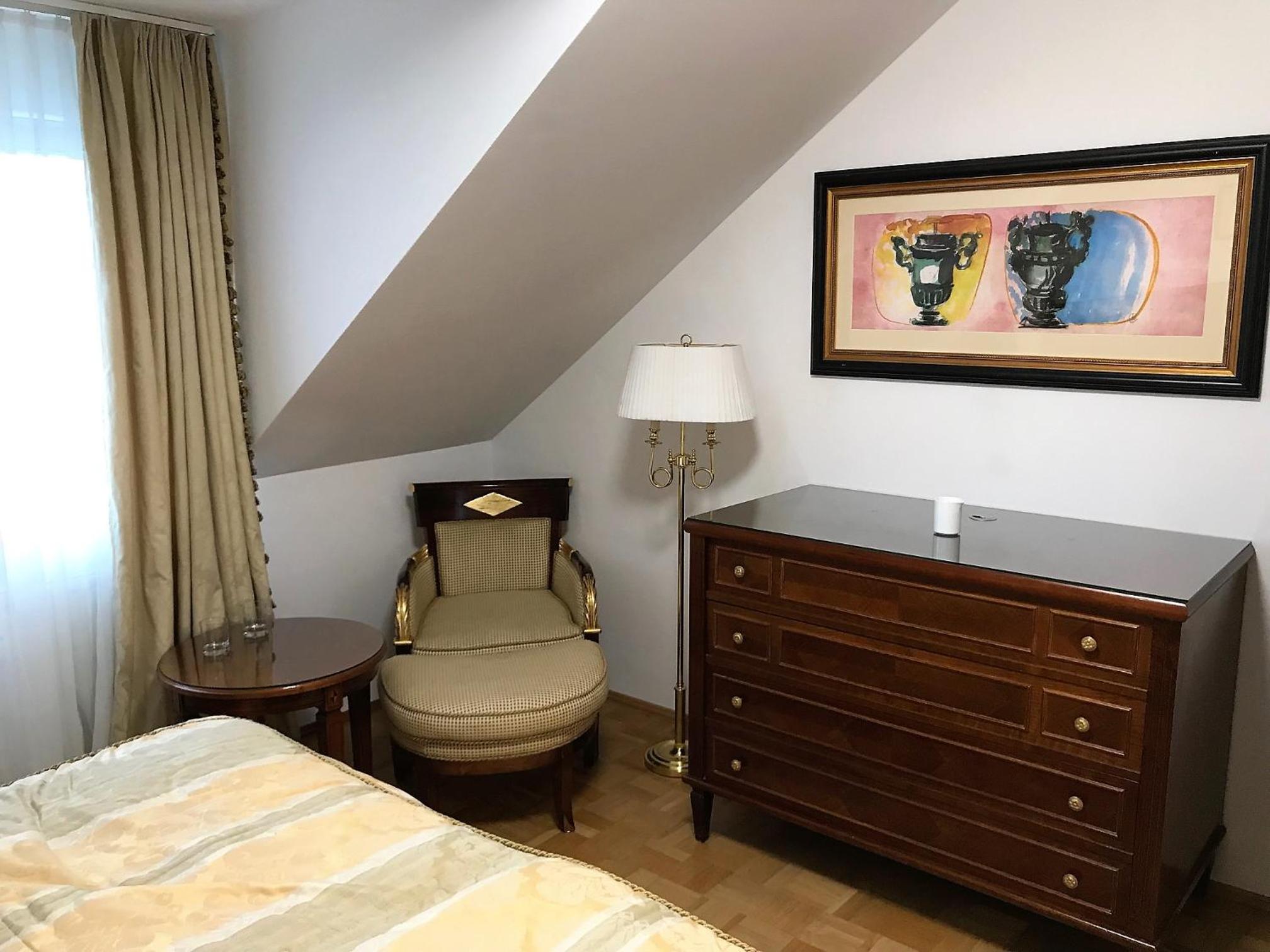 Three Bedroom Deluxe Apartment - Photo 4