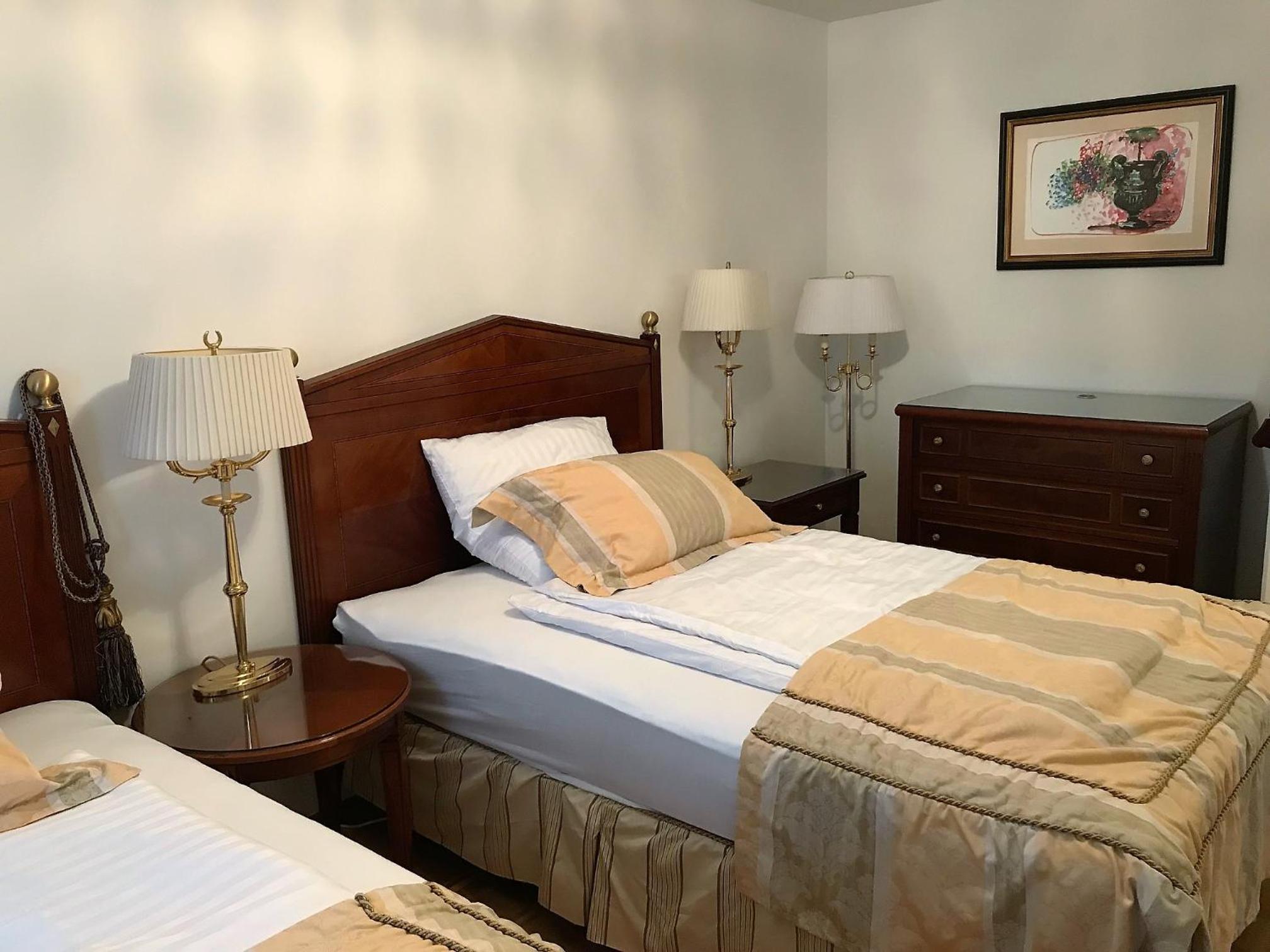 Three Bedroom Deluxe Apartment - Photo 2