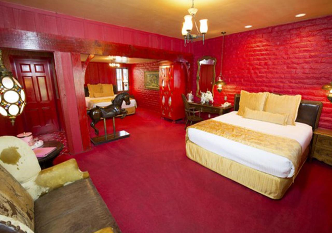 Pony Room - Photo 1