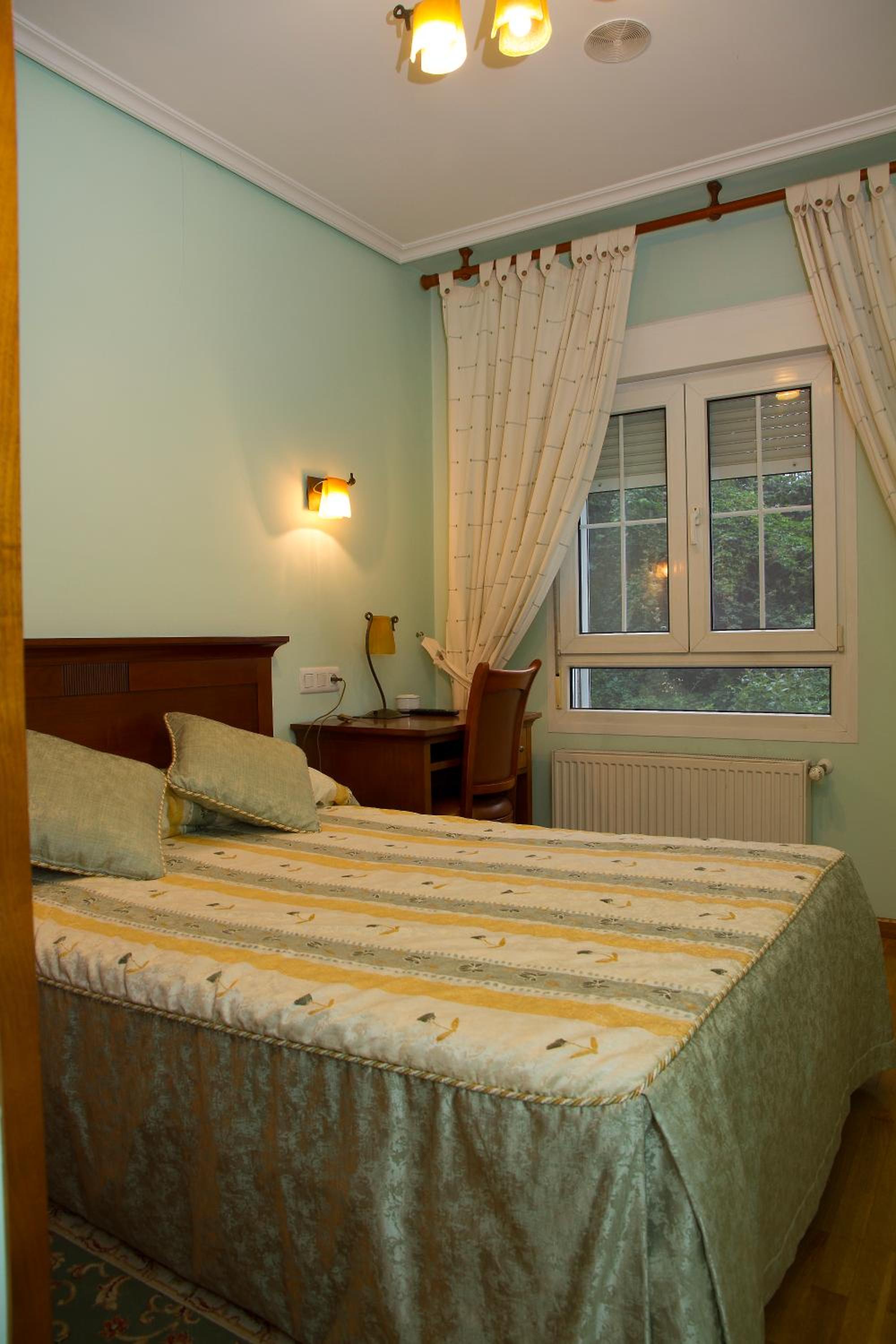 Double Room - Photo 16