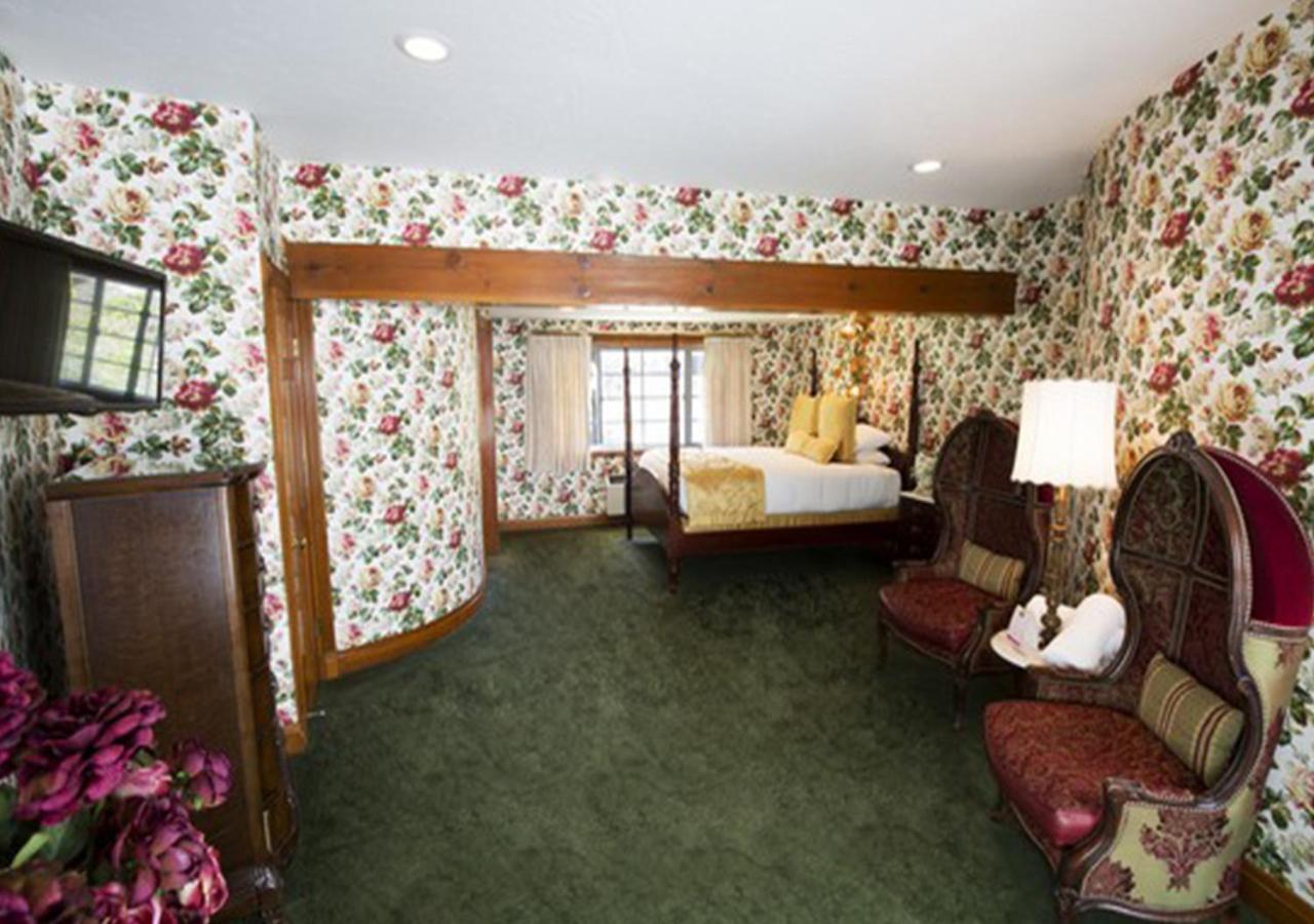 Old Fashioned Room - Photo 1