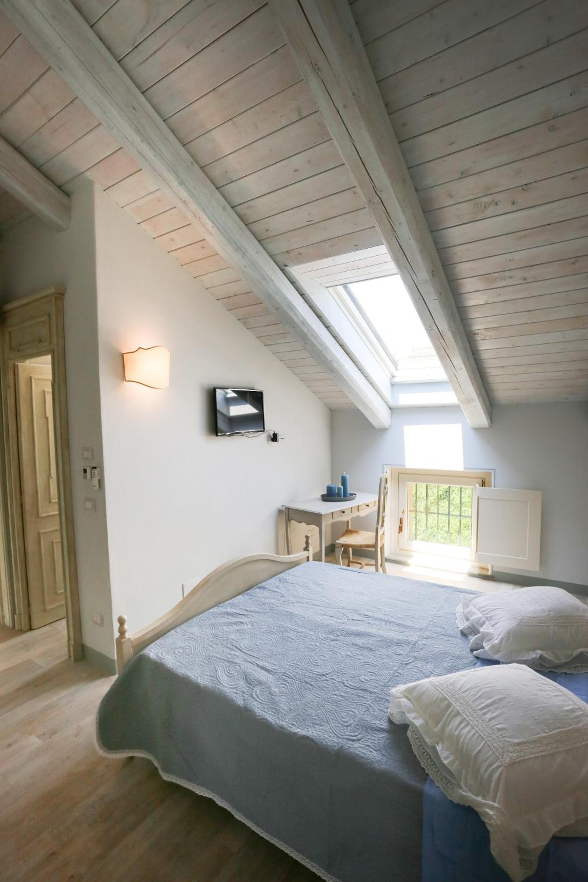 Deluxe Double Room (2 Adults + 1 Child) photo 3