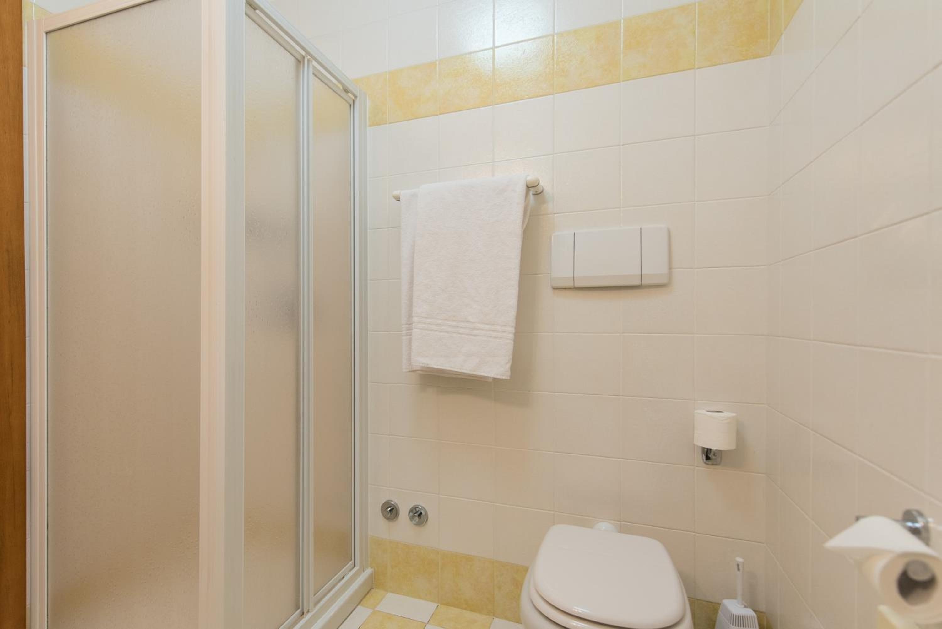 Double Or Twin Room With Extra Bed photo 2