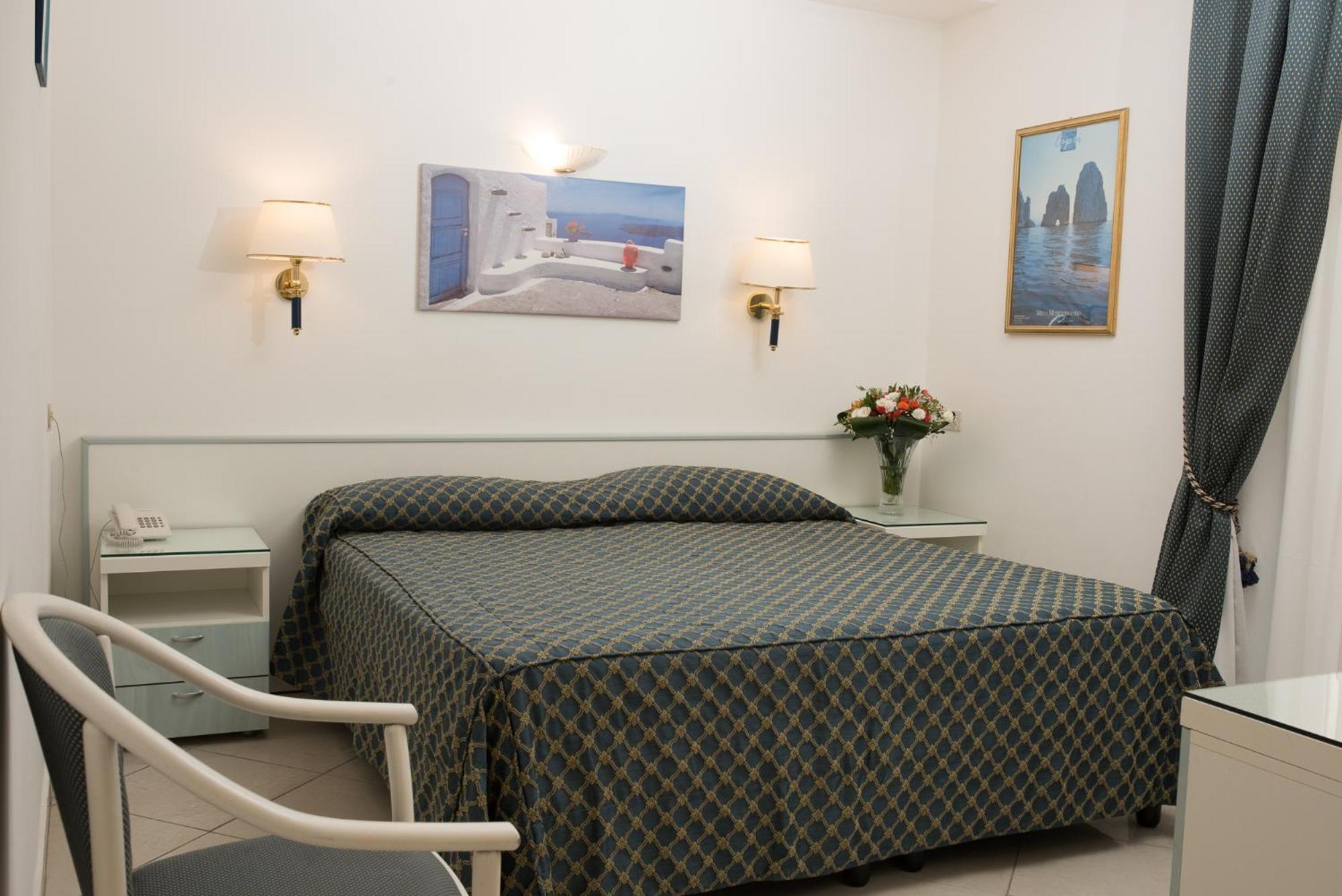Standard Double Room - No Sea View - Photo 1