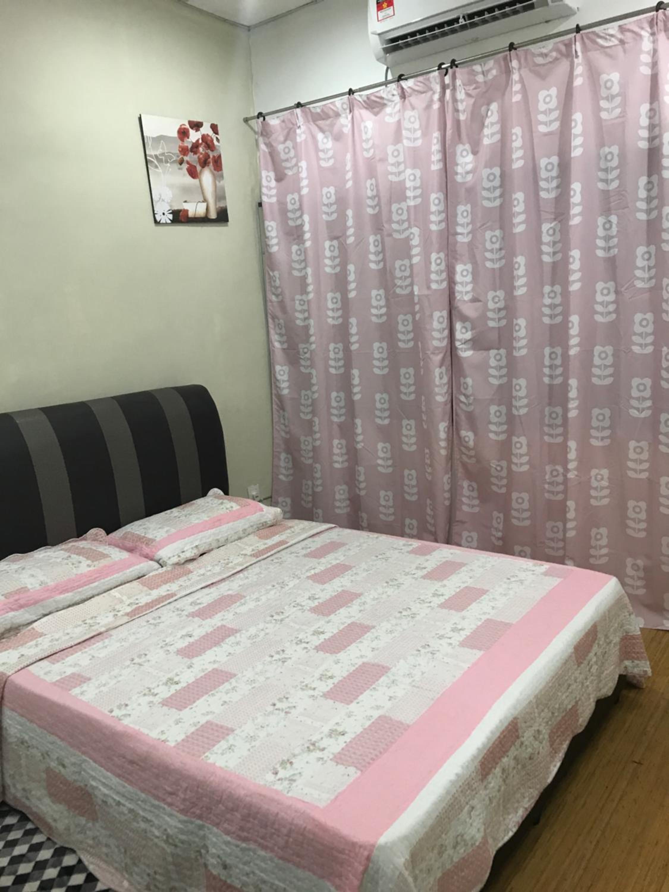 Four-Bedroom House photo 3