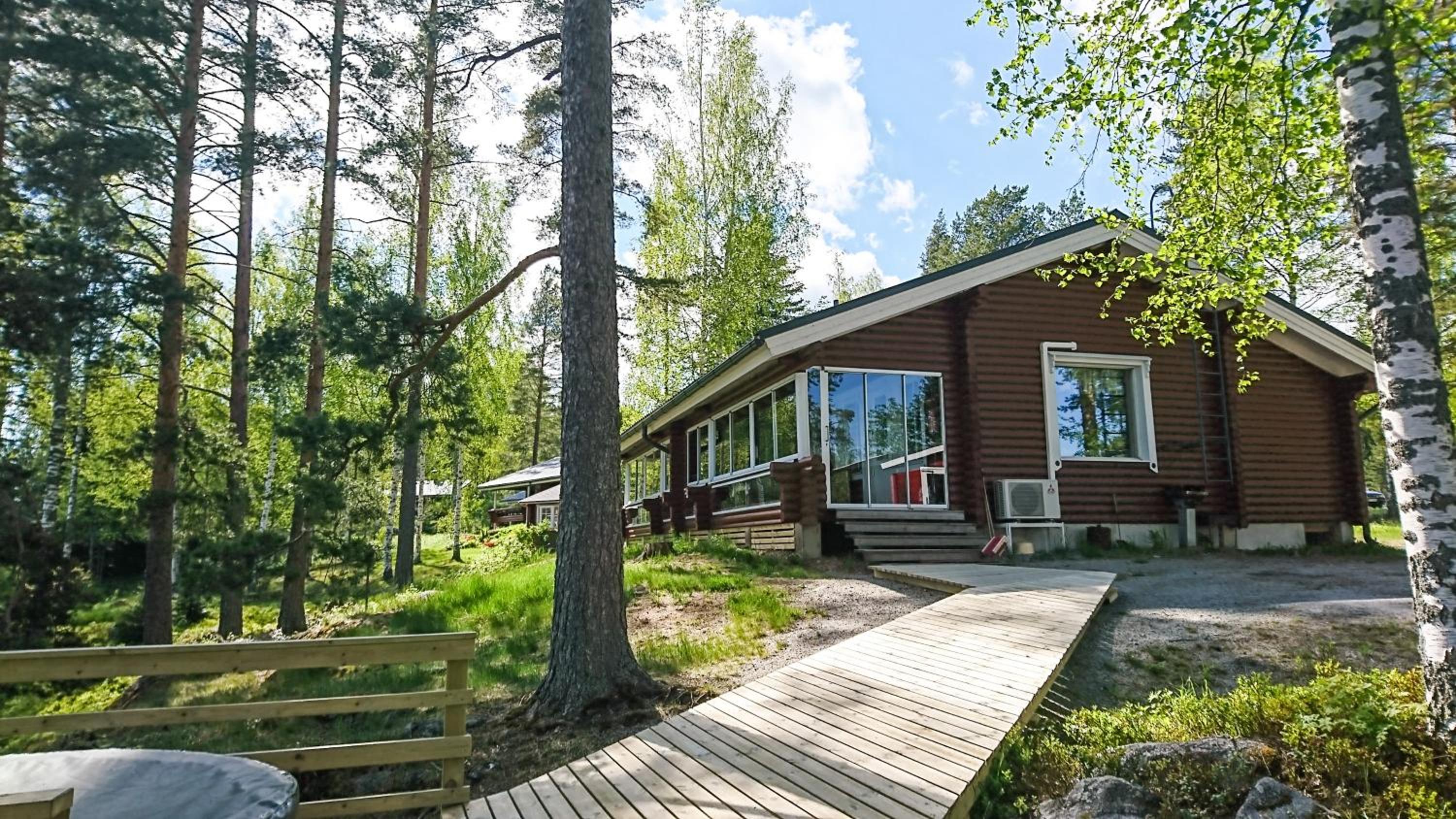 Two-Bedroom Cottage with Lake View  photo 2