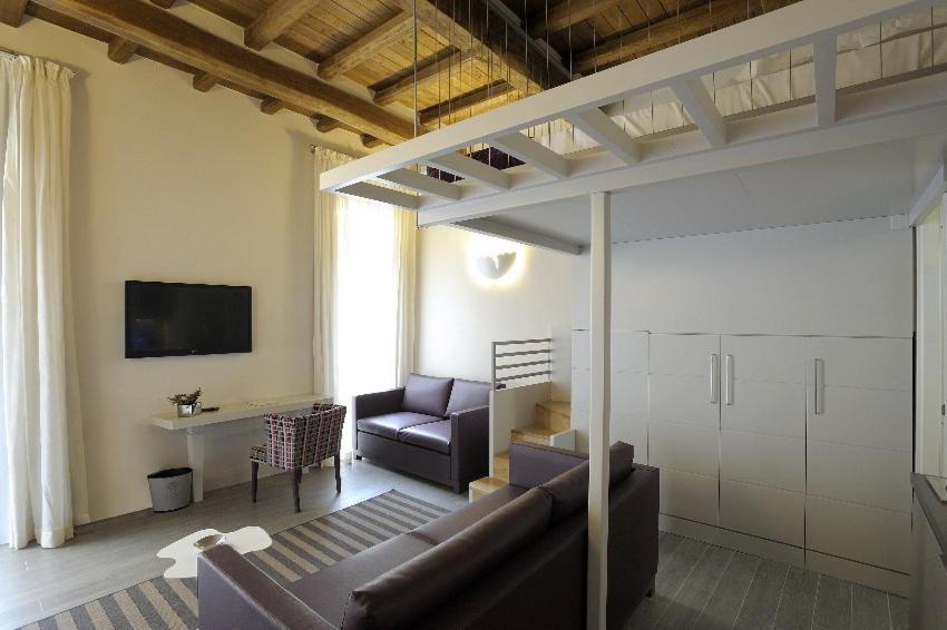 Suite (4 Adults) photo 3