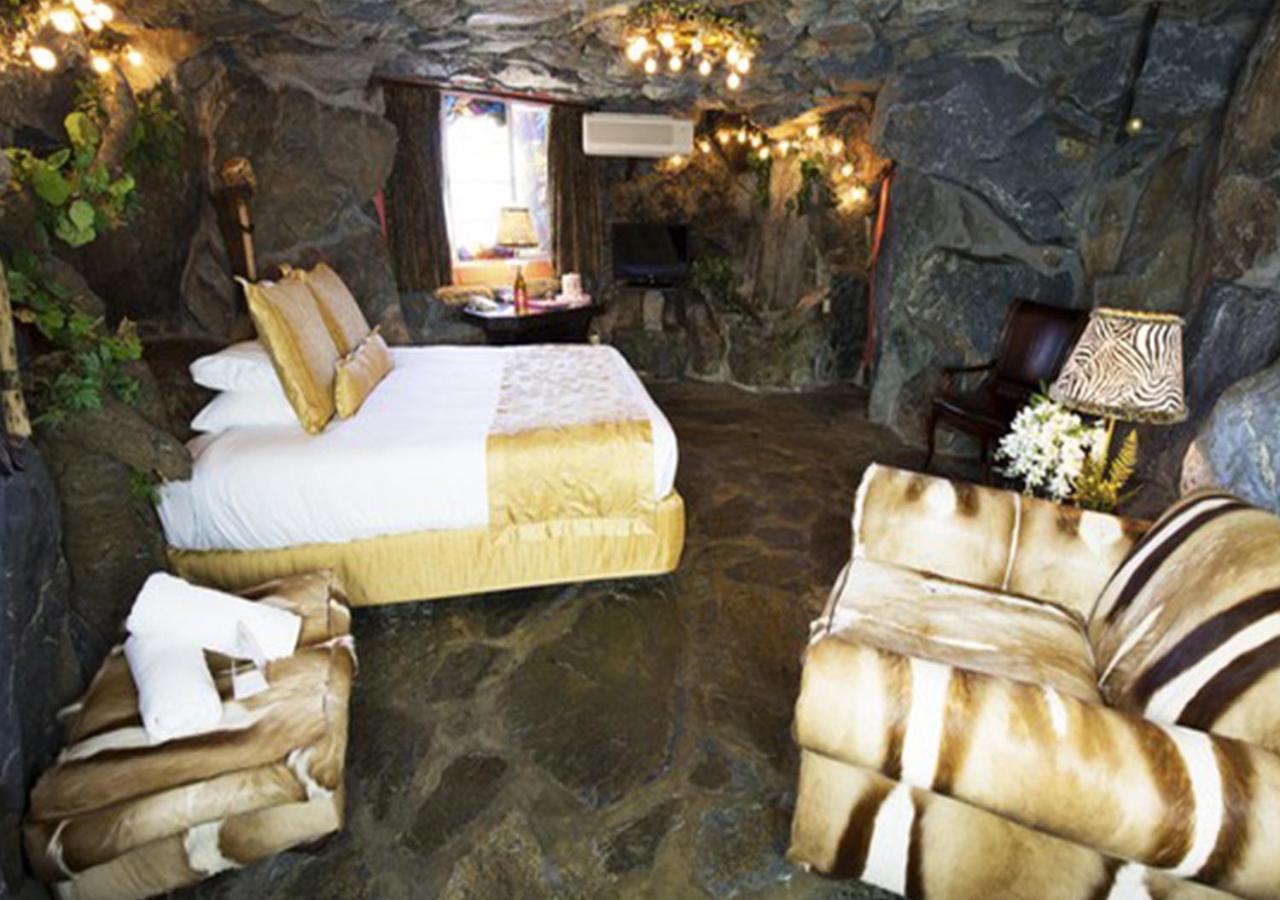 Caveman - Photo 1