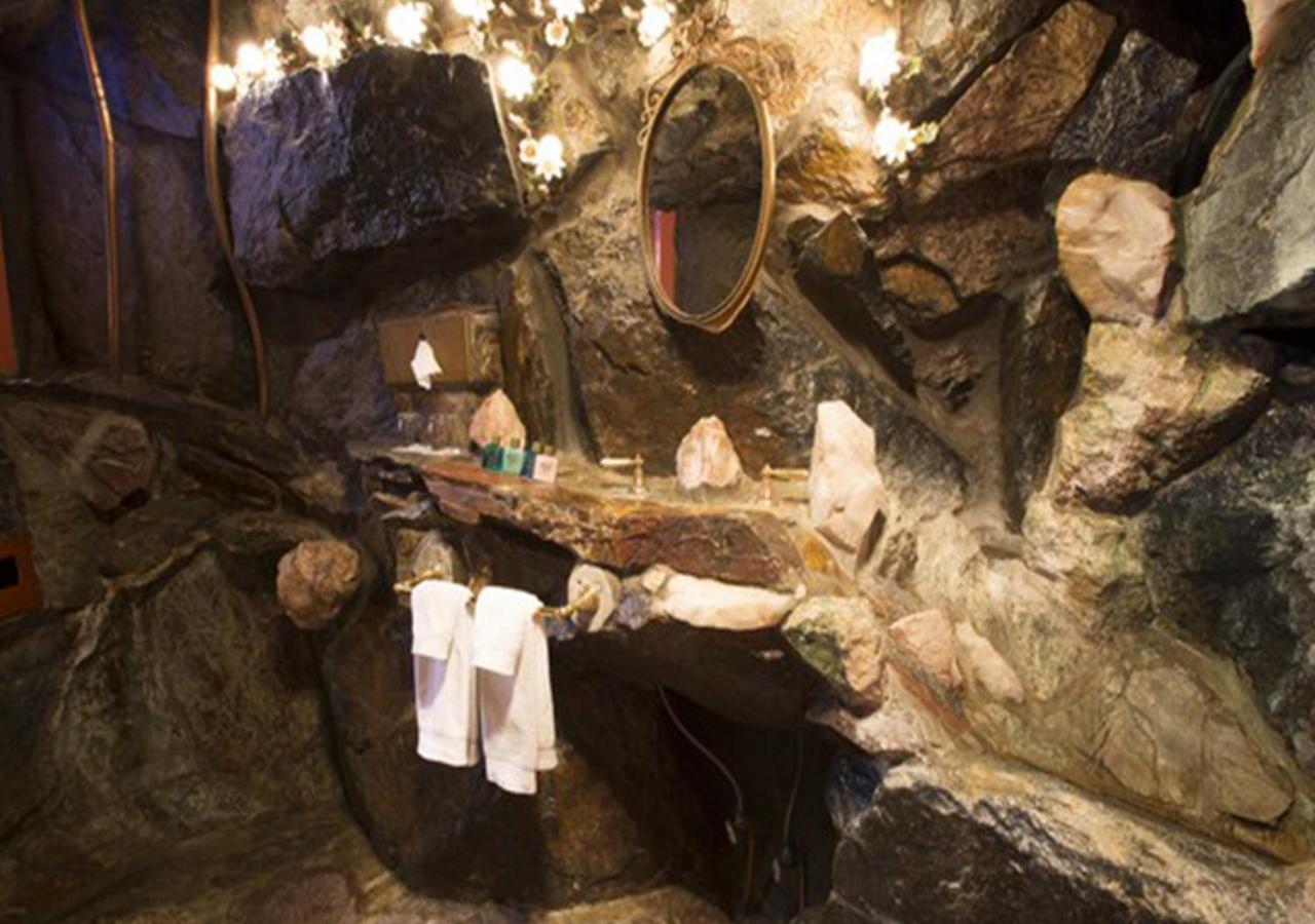 Caveman - Photo 2