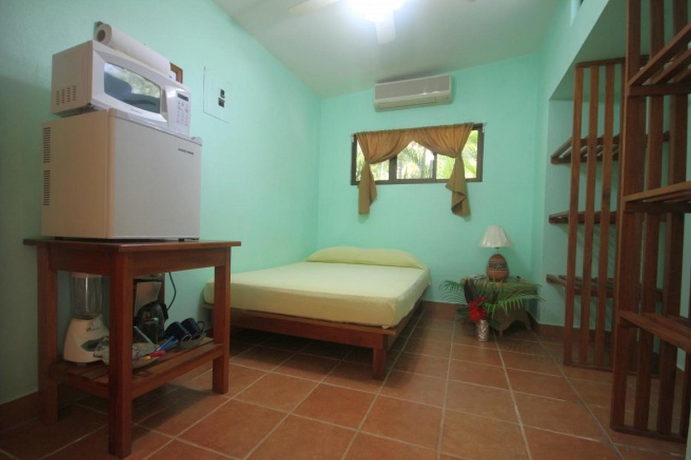 Single Room with Private Bathroom photo 3