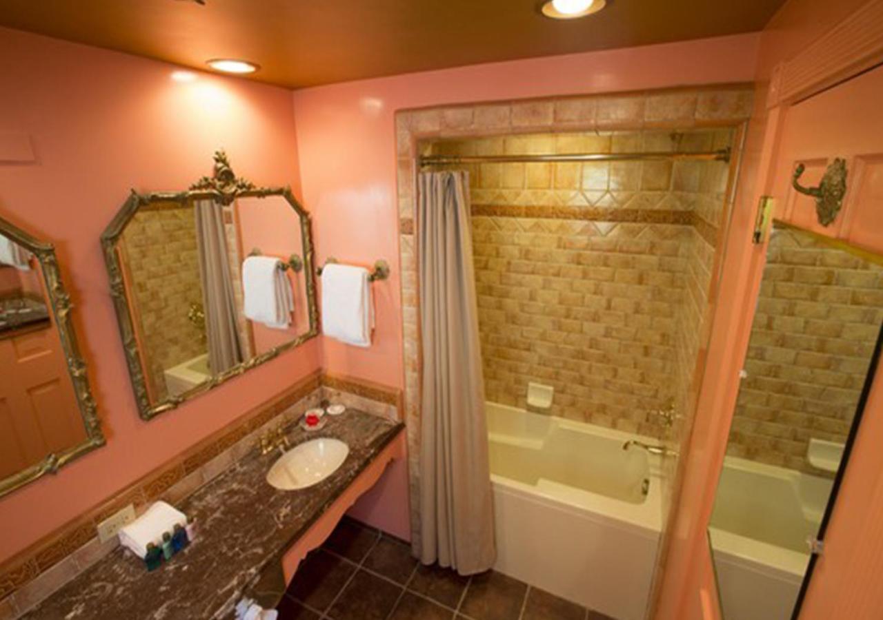 Rose Room photo 2