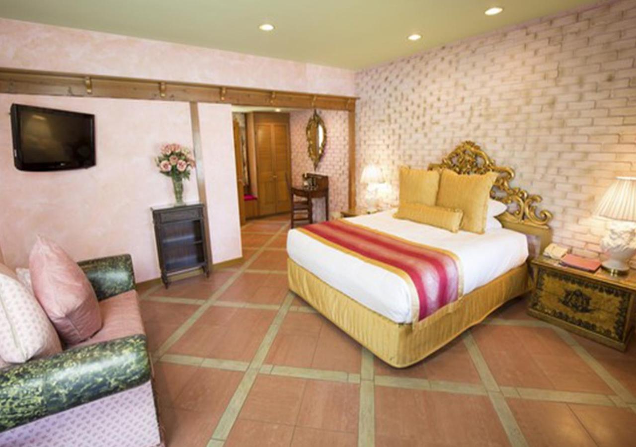 Rose Room photo 1