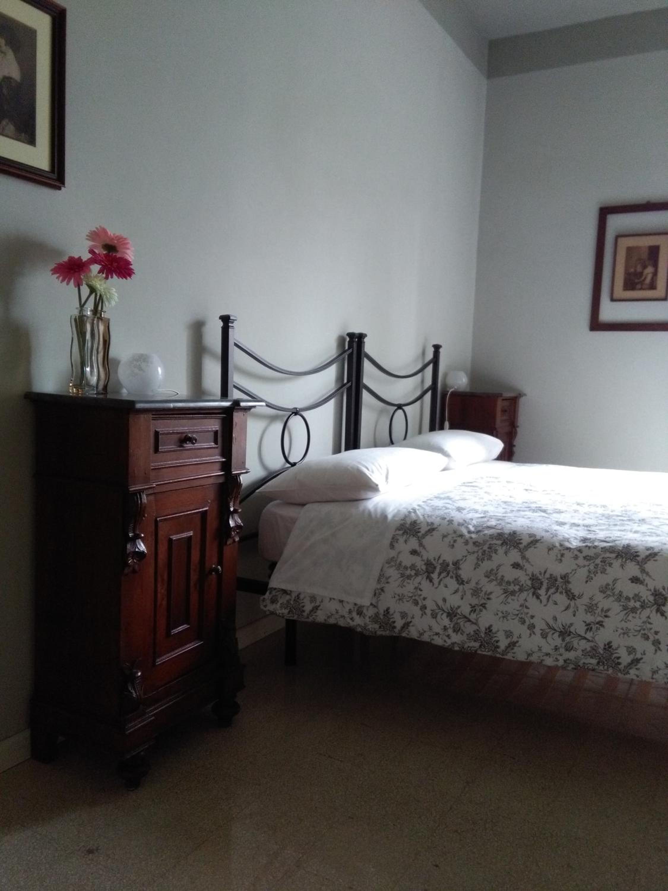 Double Room with Private Bathroom - Photo 3
