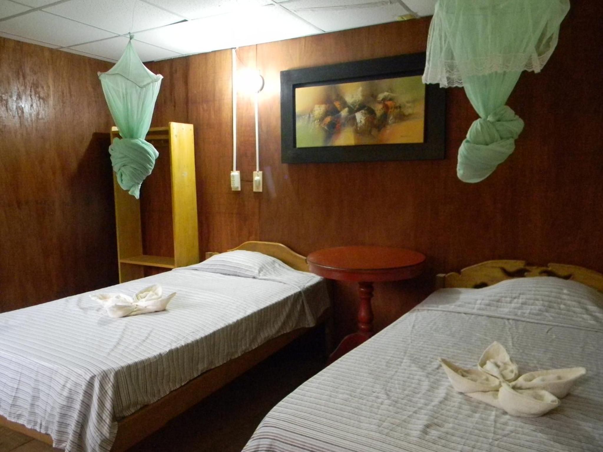Twin Room with Private Bathroom photo 3