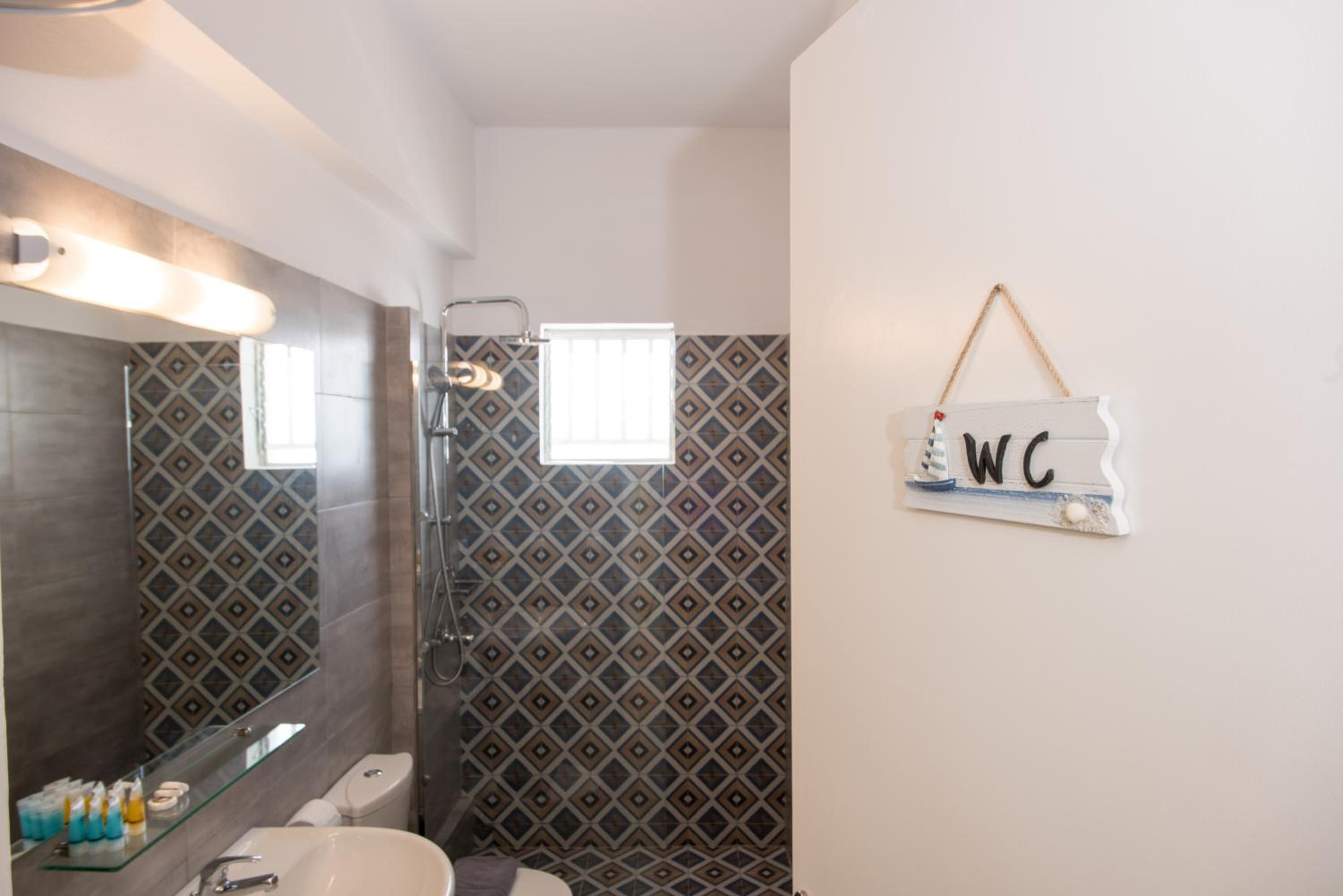 Two-Bedroom House - Photo 11