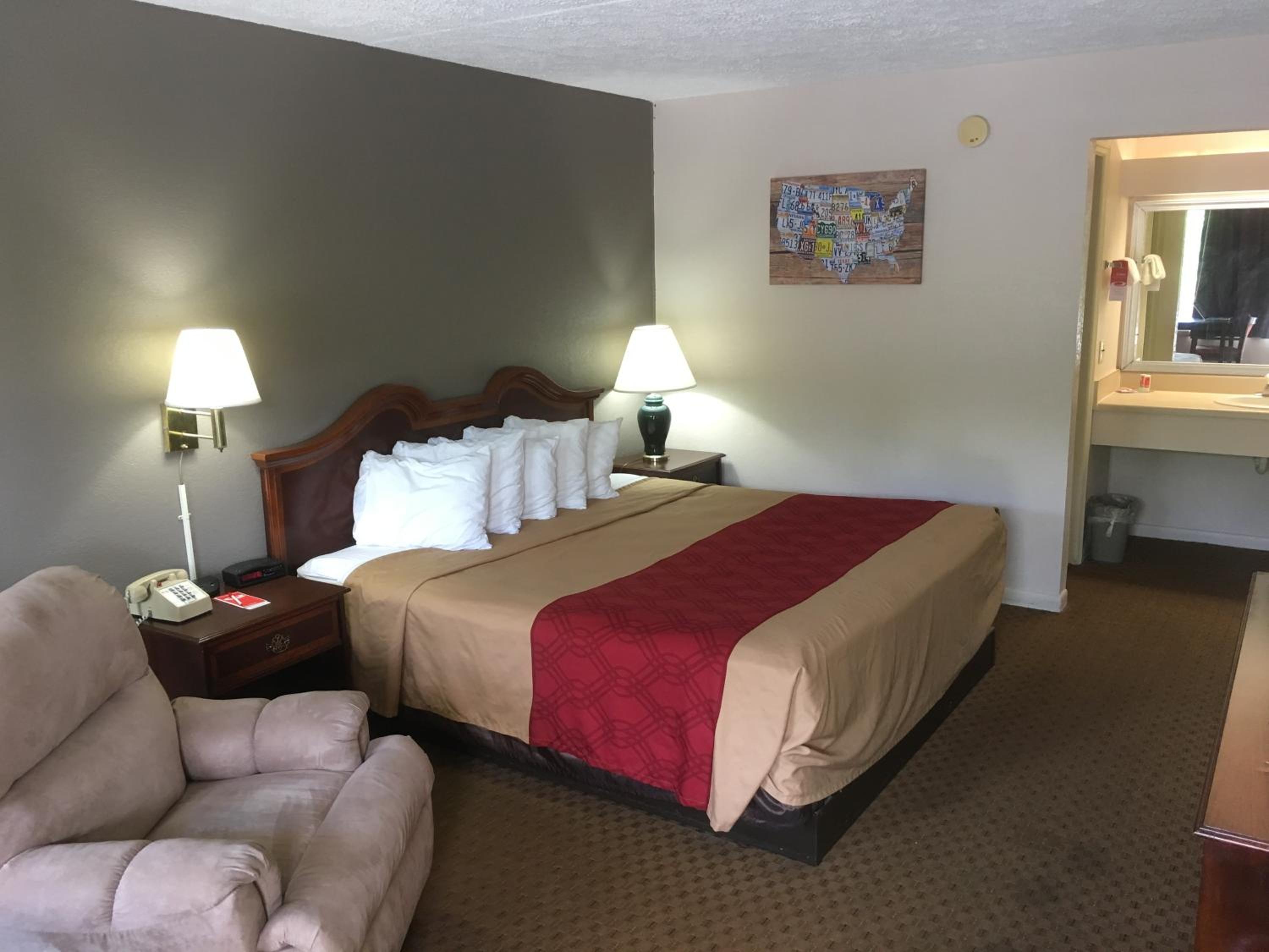 Double Room with Two Double Beds - Smoking - Photo 2