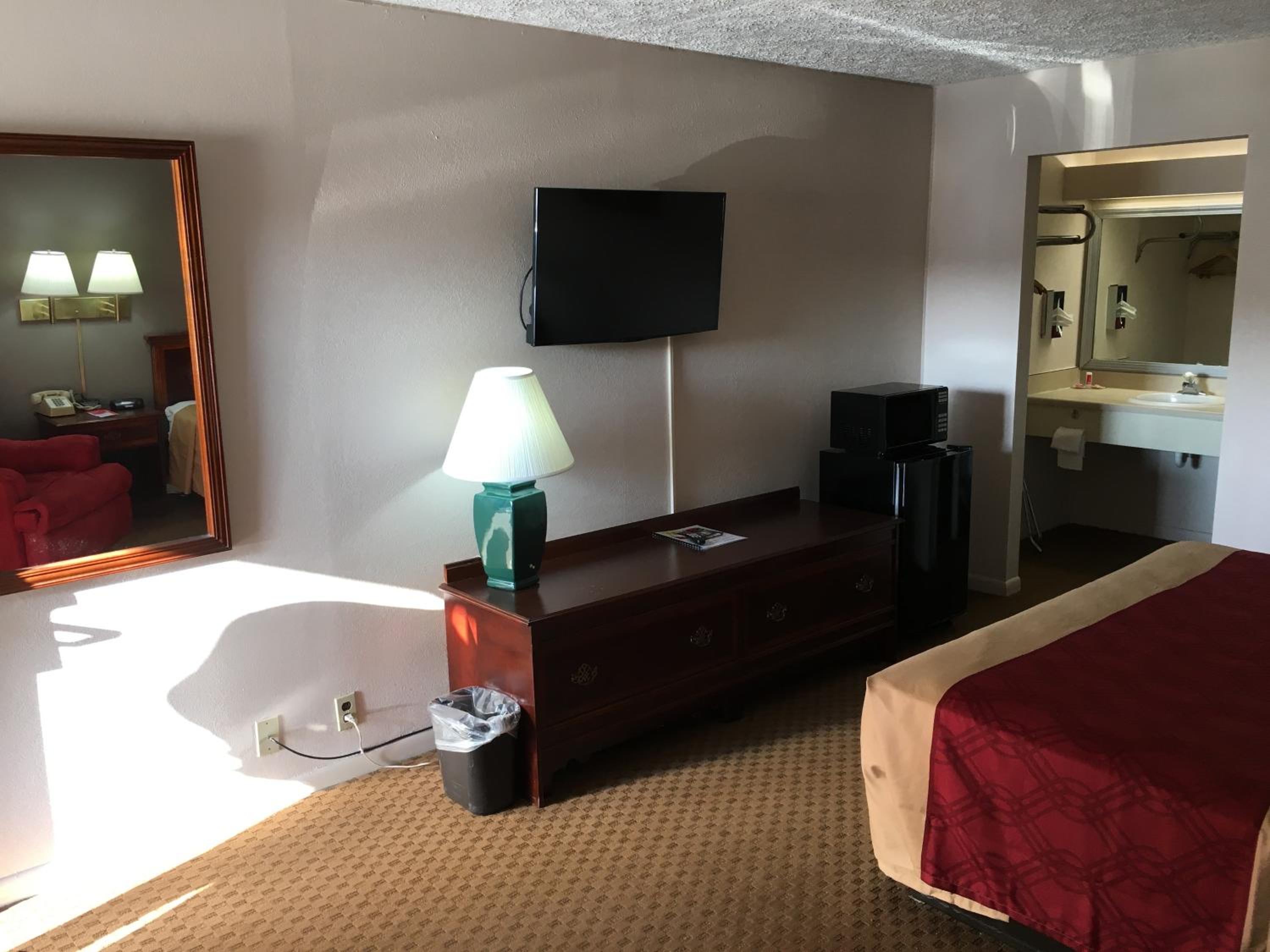Double Room with Two Double Beds - Smoking - Photo 1
