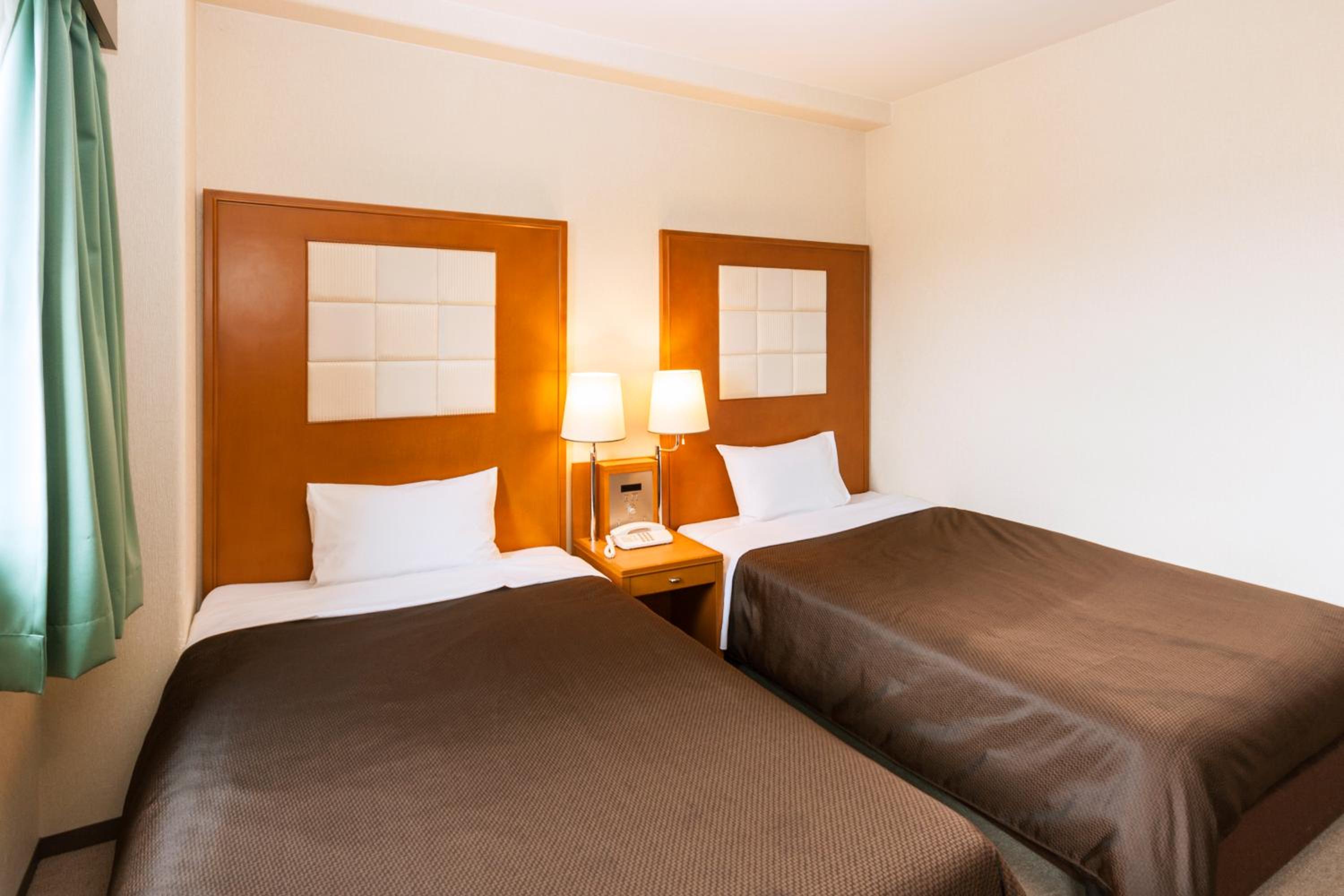 Twin Room - Non-Smoking - Photo 2