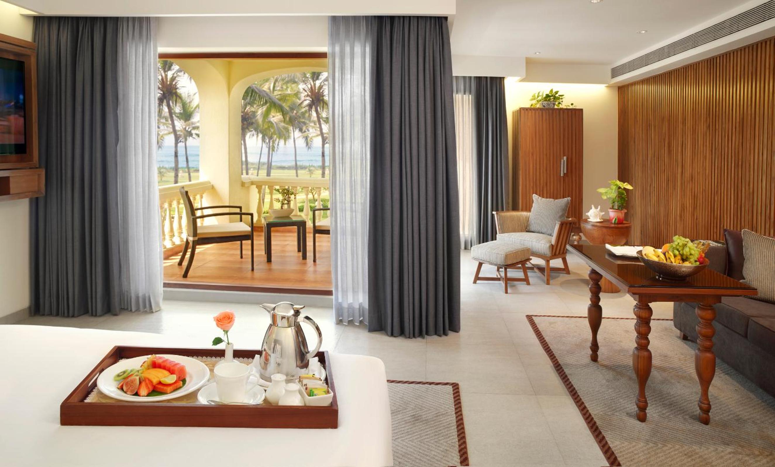 Premium Room Sea View King Bed - Photo 4