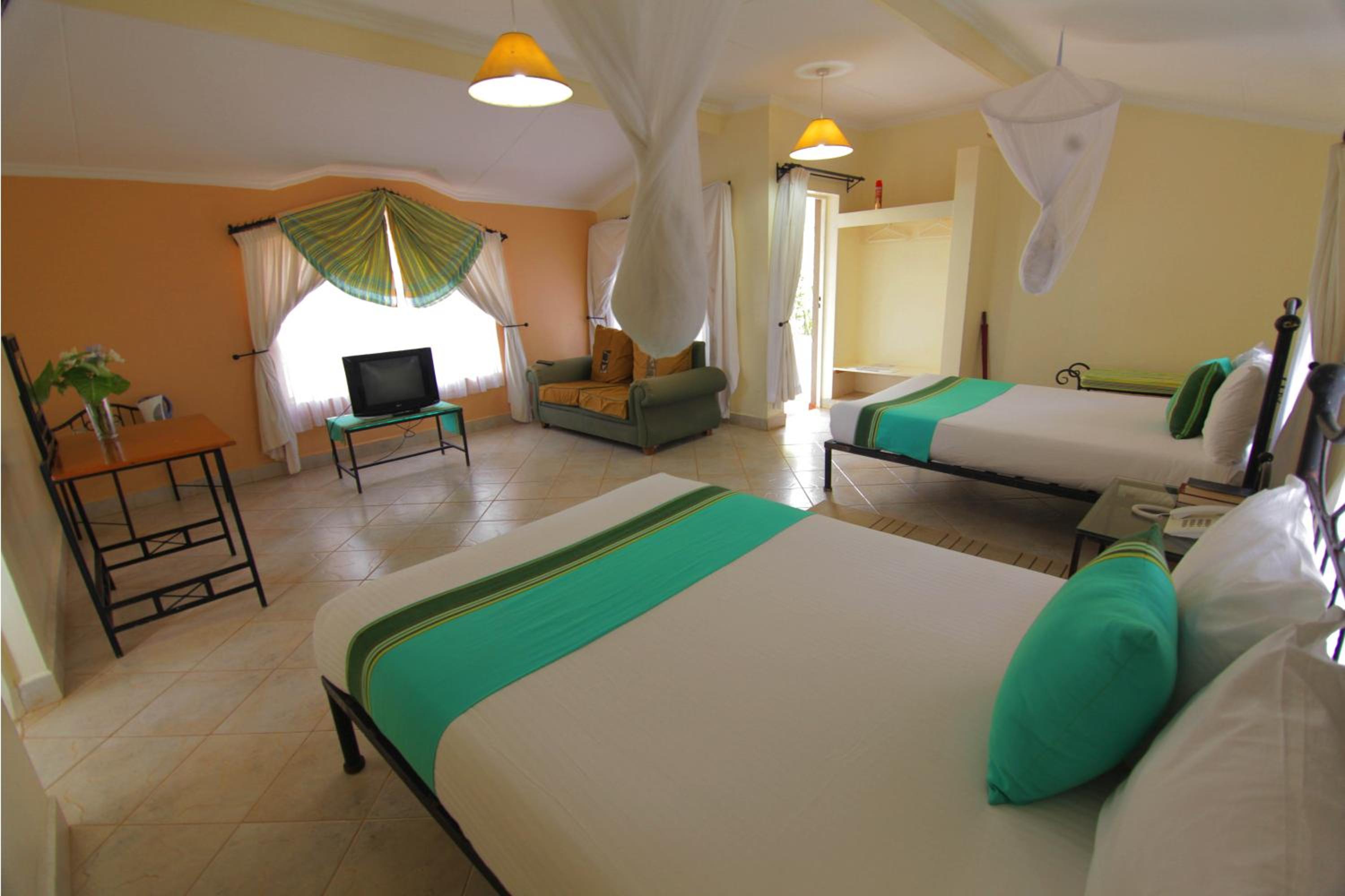 Deluxe Family Room - Photo 7