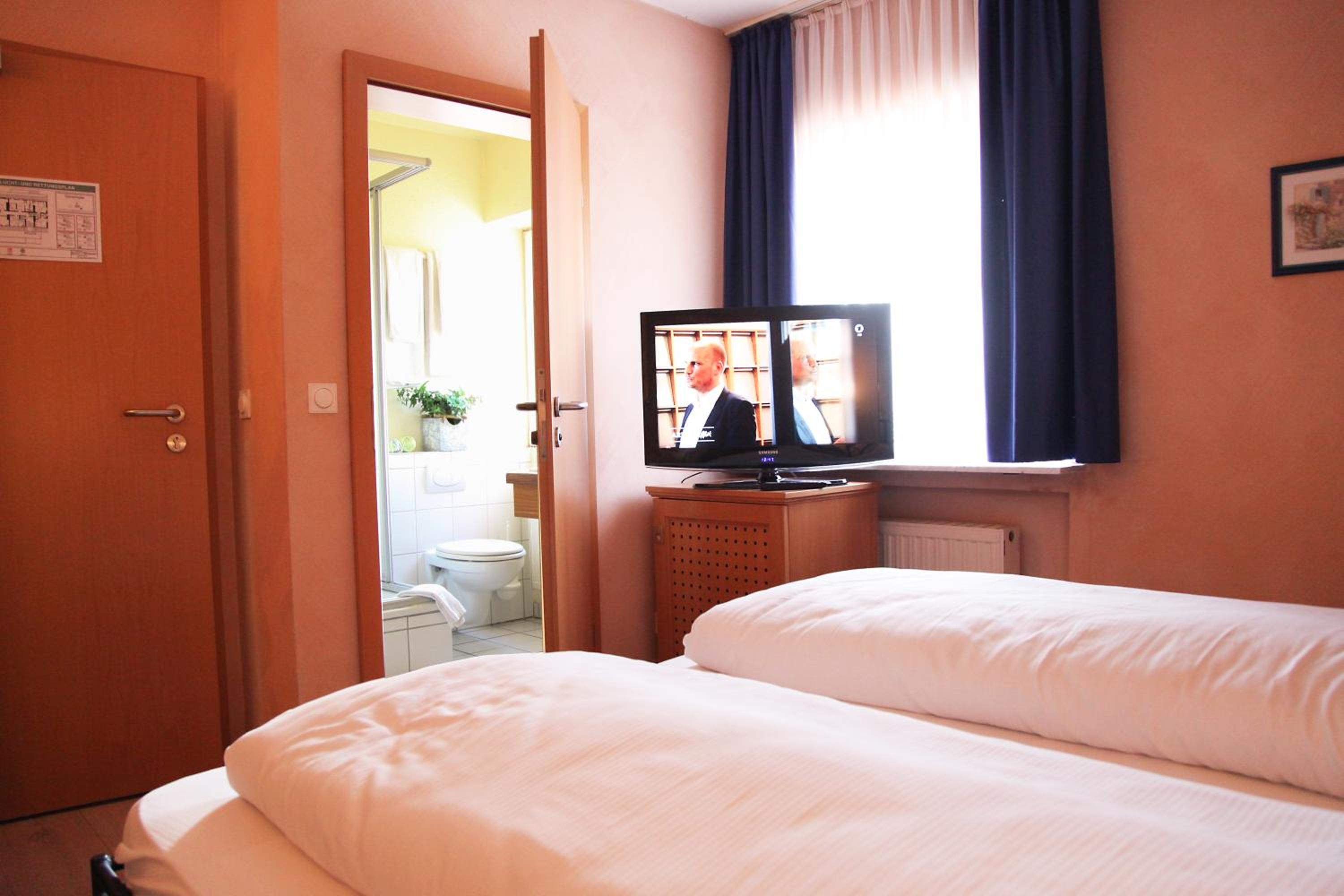 Economy Double Room - Photo 4