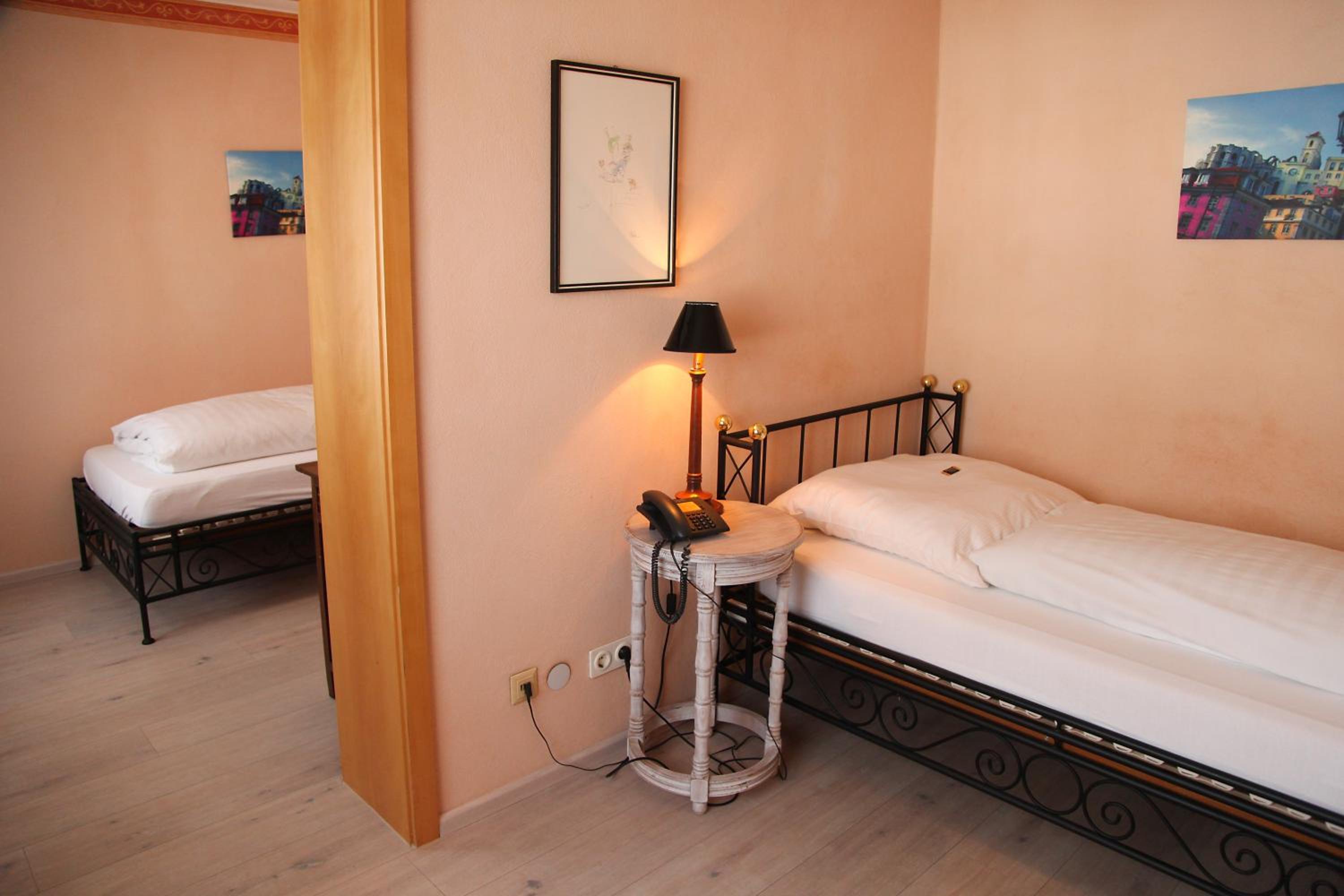 Standard Twin Room - Photo 1