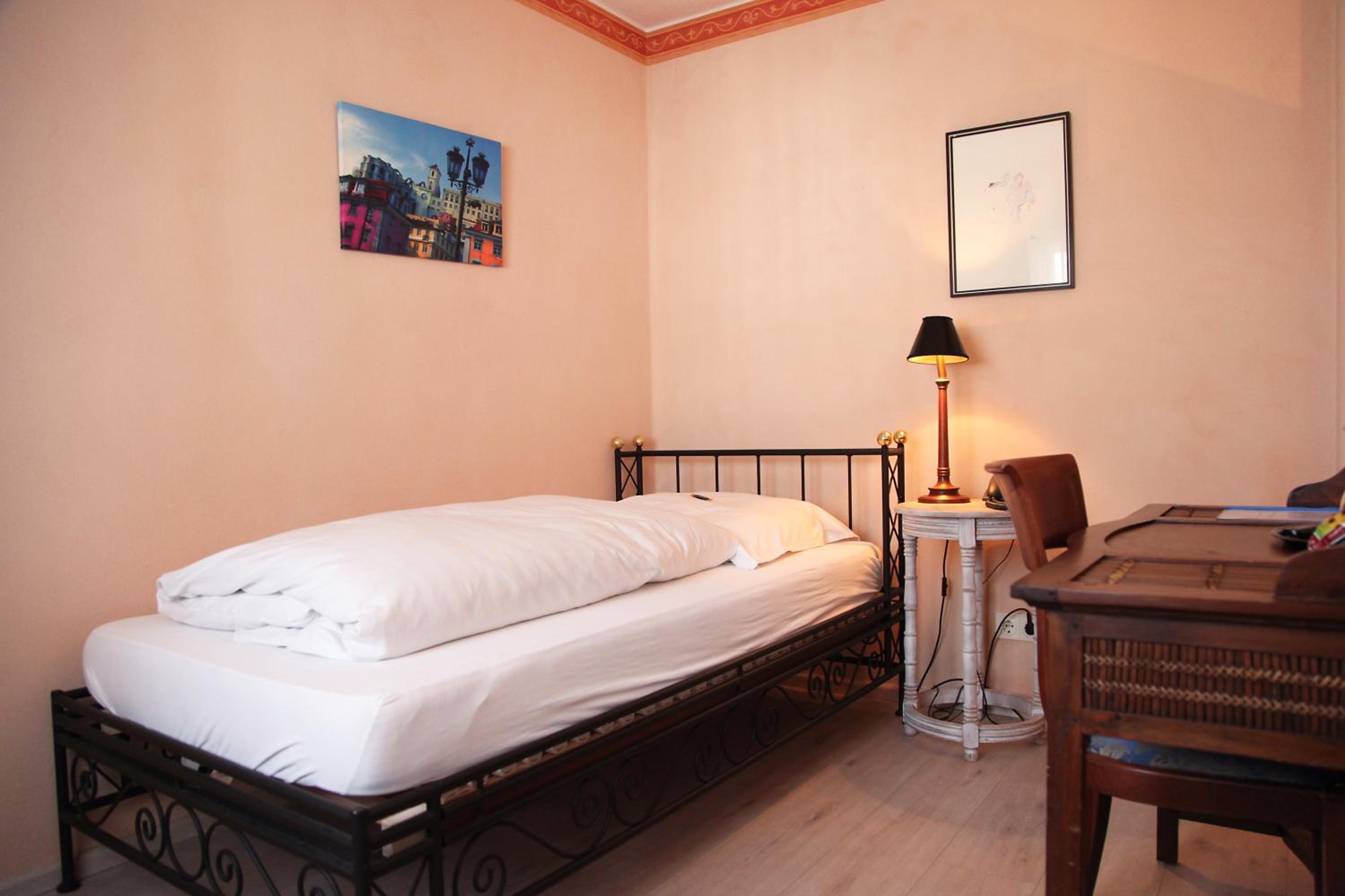 Standard Twin Room - Photo 2