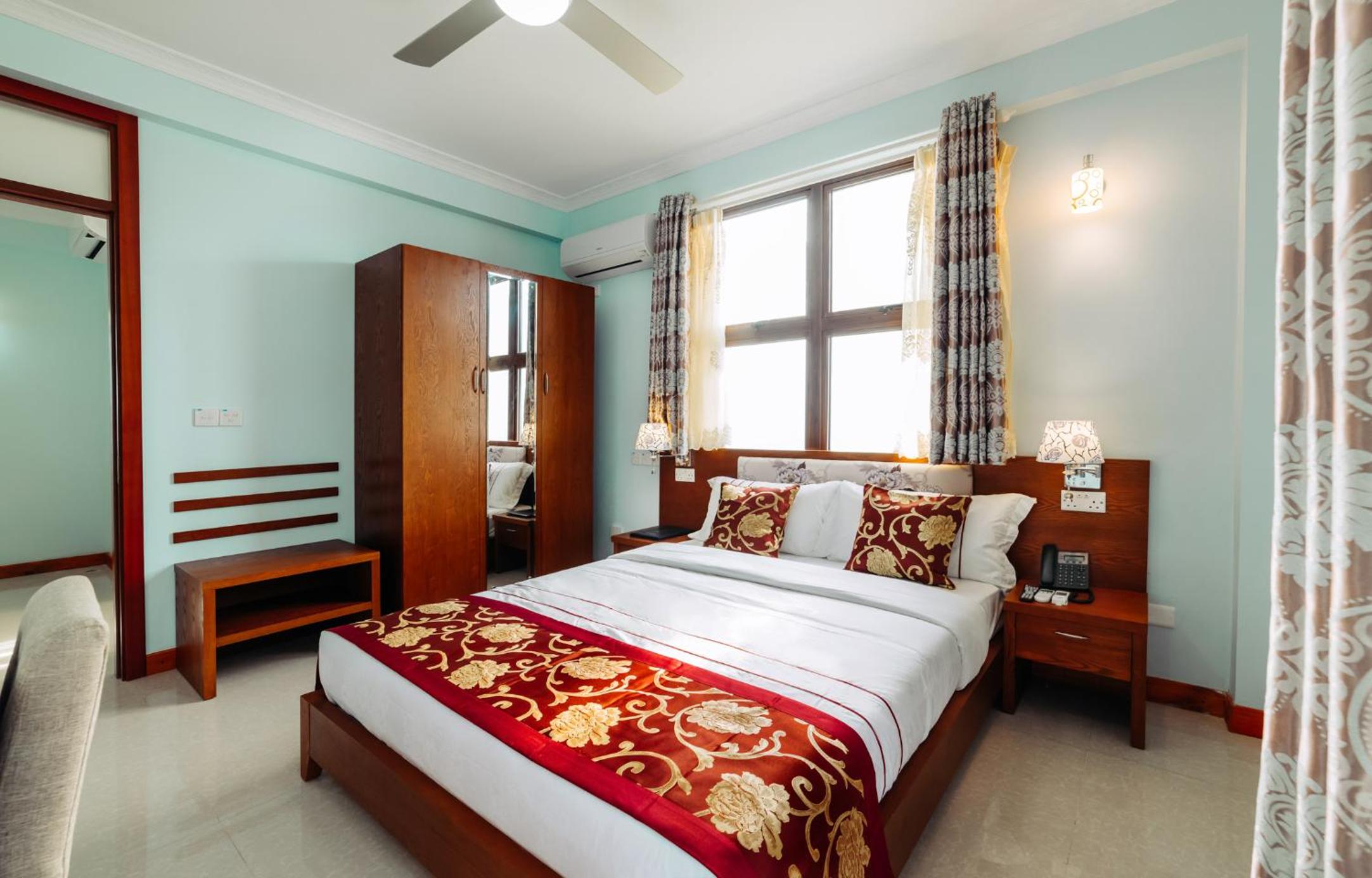 Deluxe Double Room (2 Adults + 1 Child)