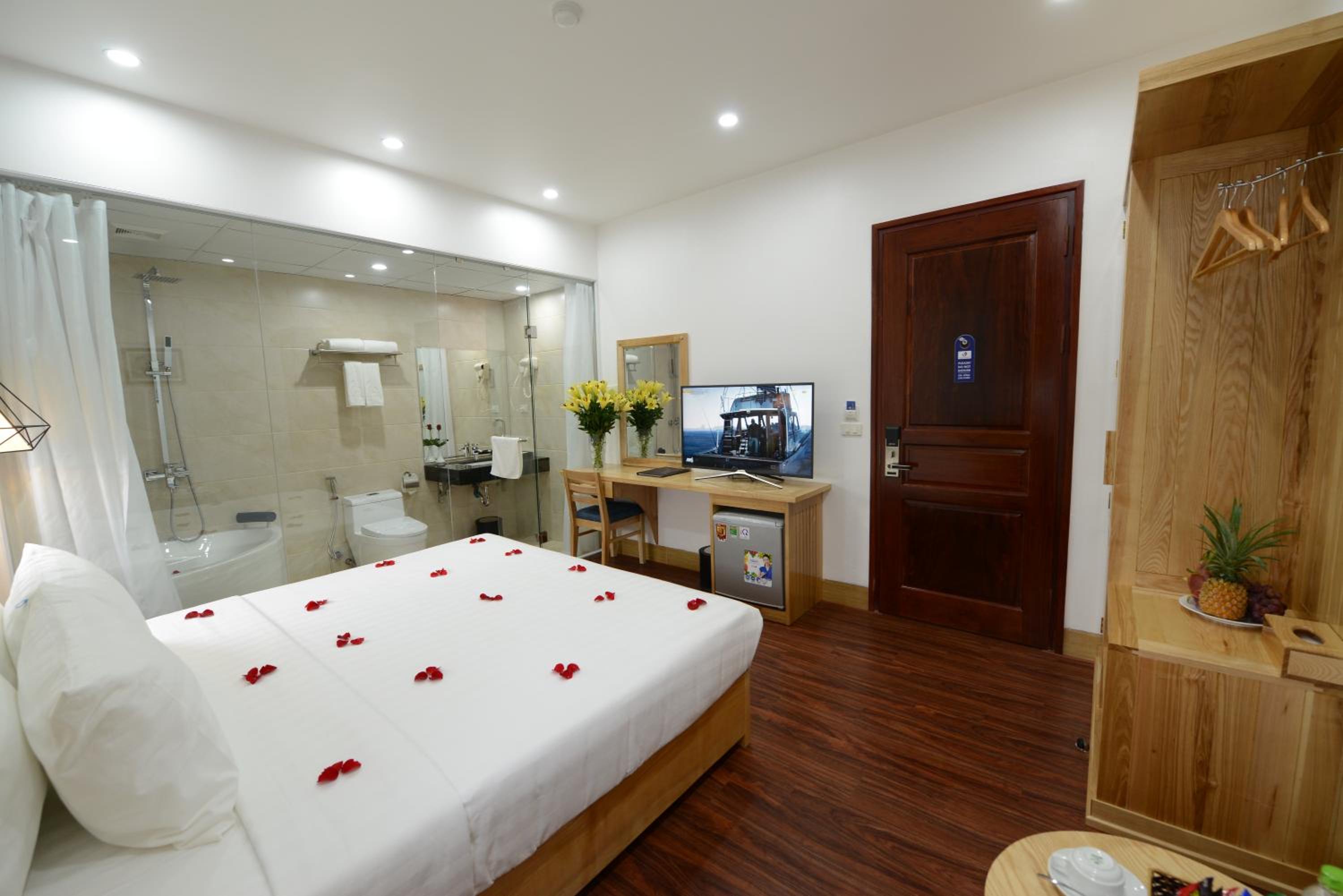 Honeymoon Suite Room