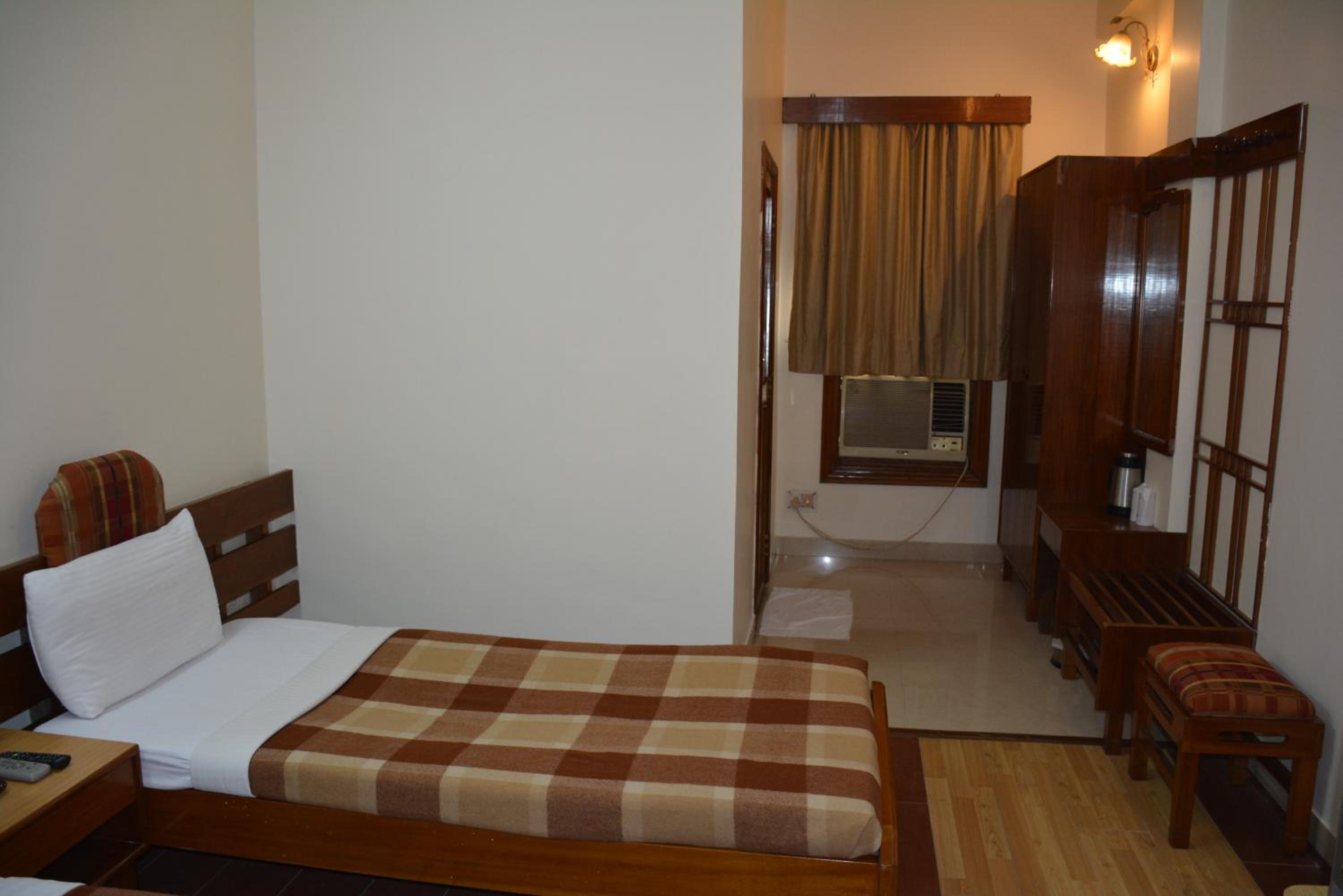 Small Single Room photo 1