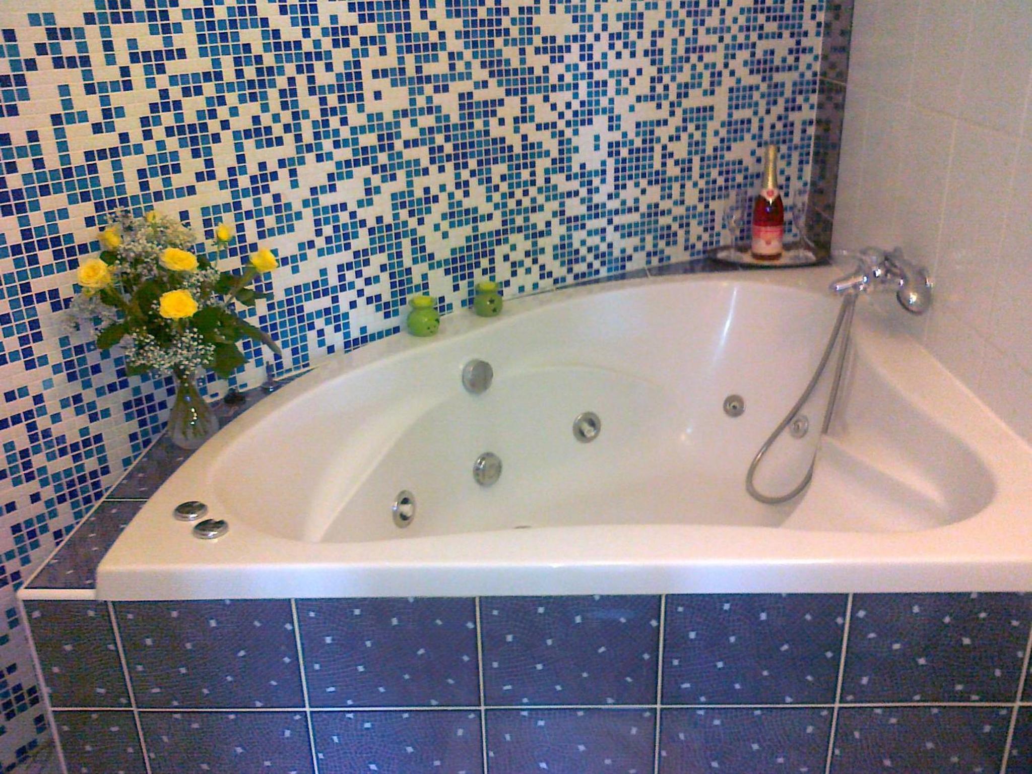 Comfort Double Room with Bath and Park View - Photo 15