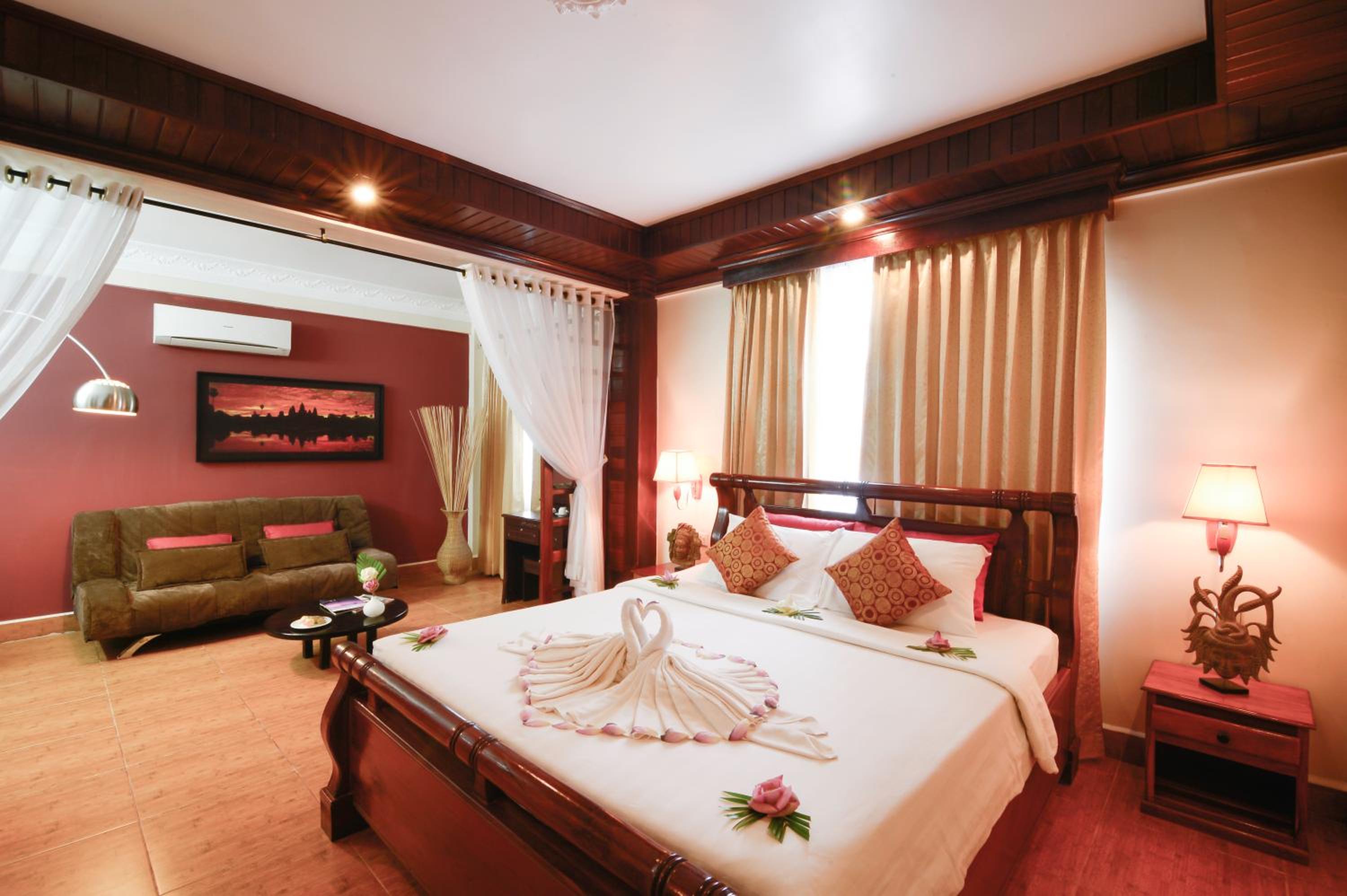 Suite - Photo 1