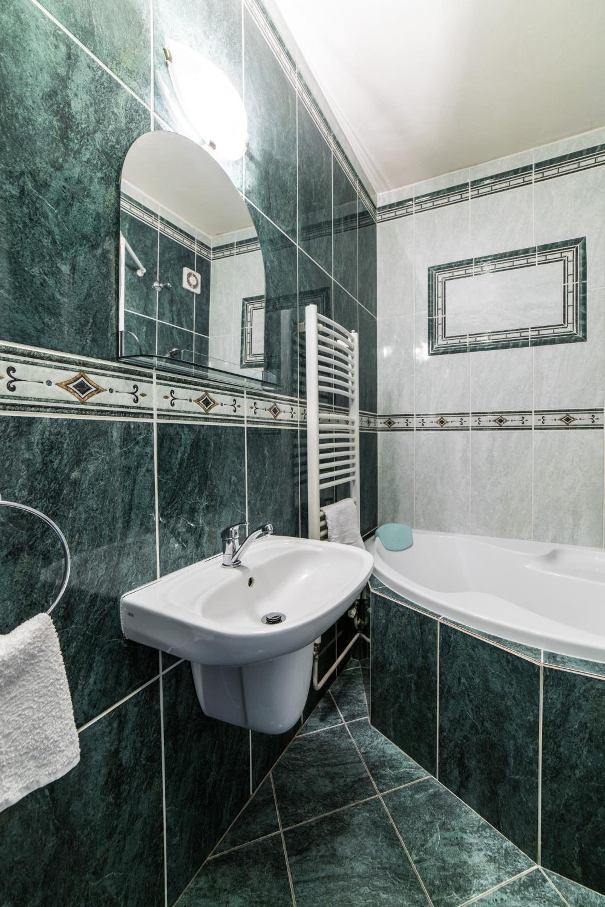 Double or Twin Room with Private Bathroom photo 2