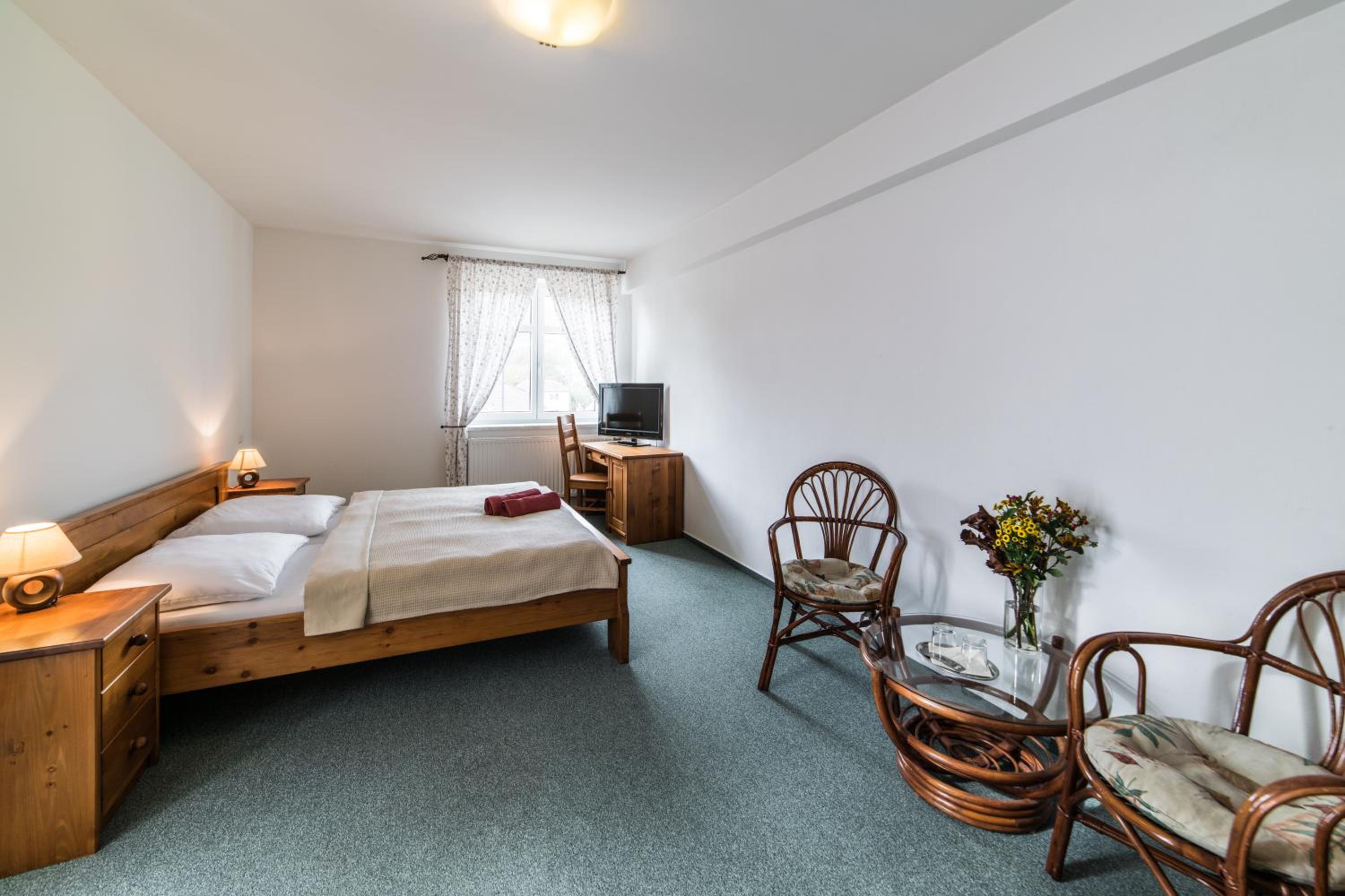 Double or Twin Room with Private Bathroom photo 3
