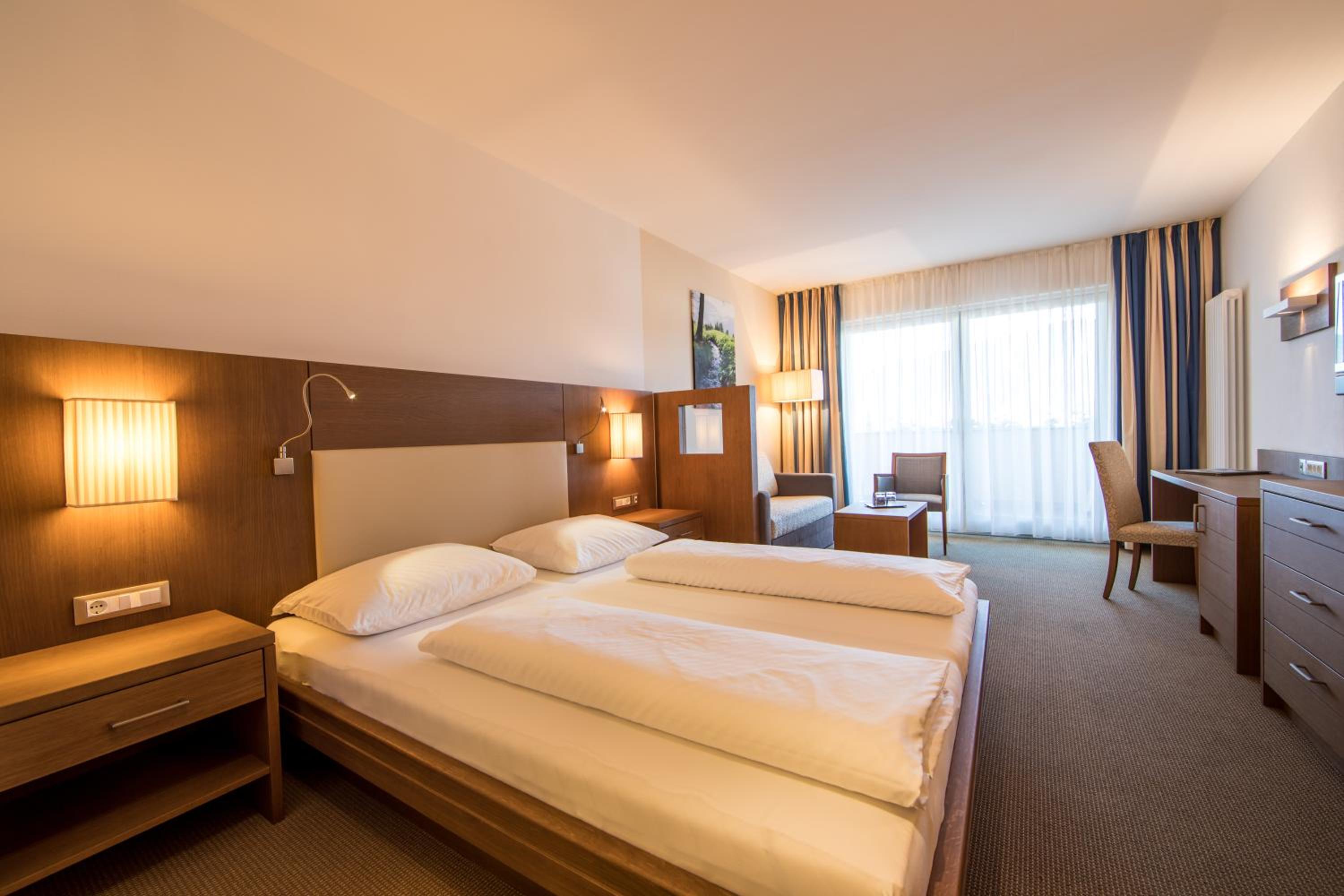 Superior Double Room with Balcony - Photo 5