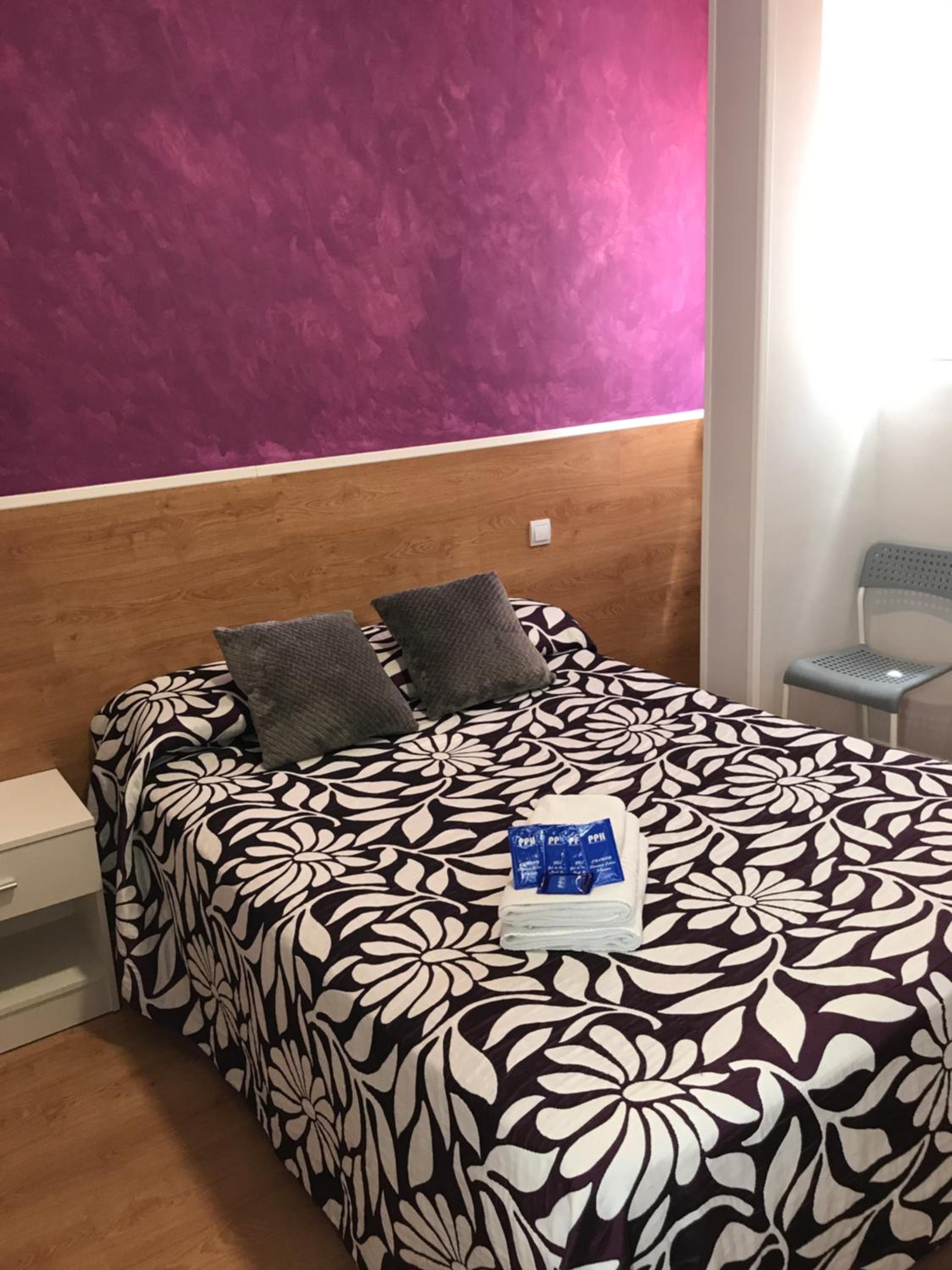 Economy Double Room with Private Bathroom - Photo 1