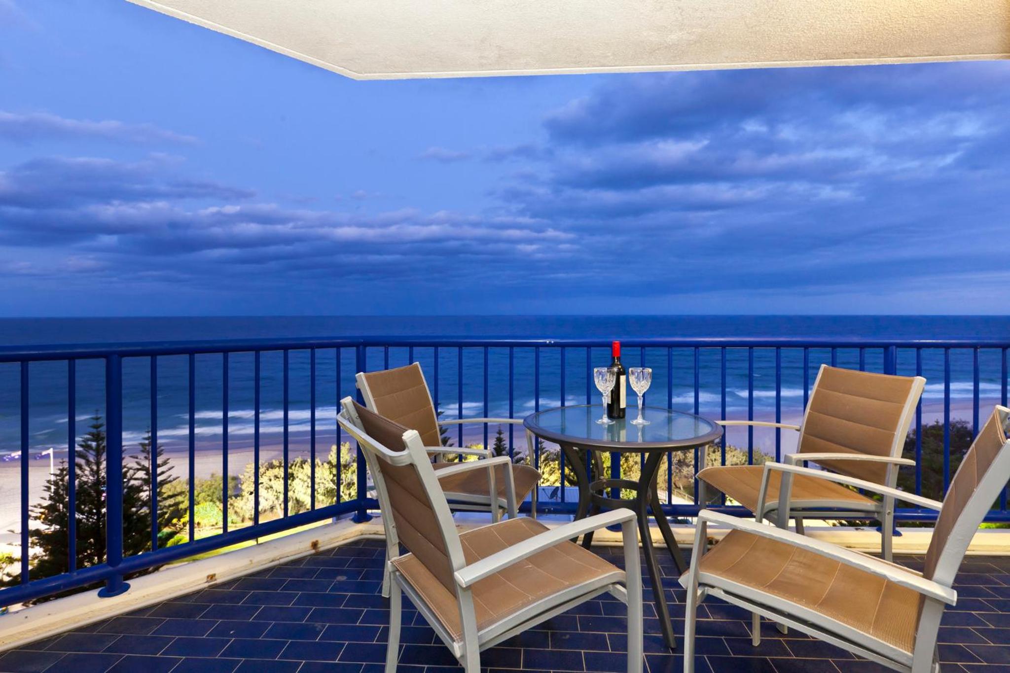 Superior One-Bedroom Apartment - Photo 2
