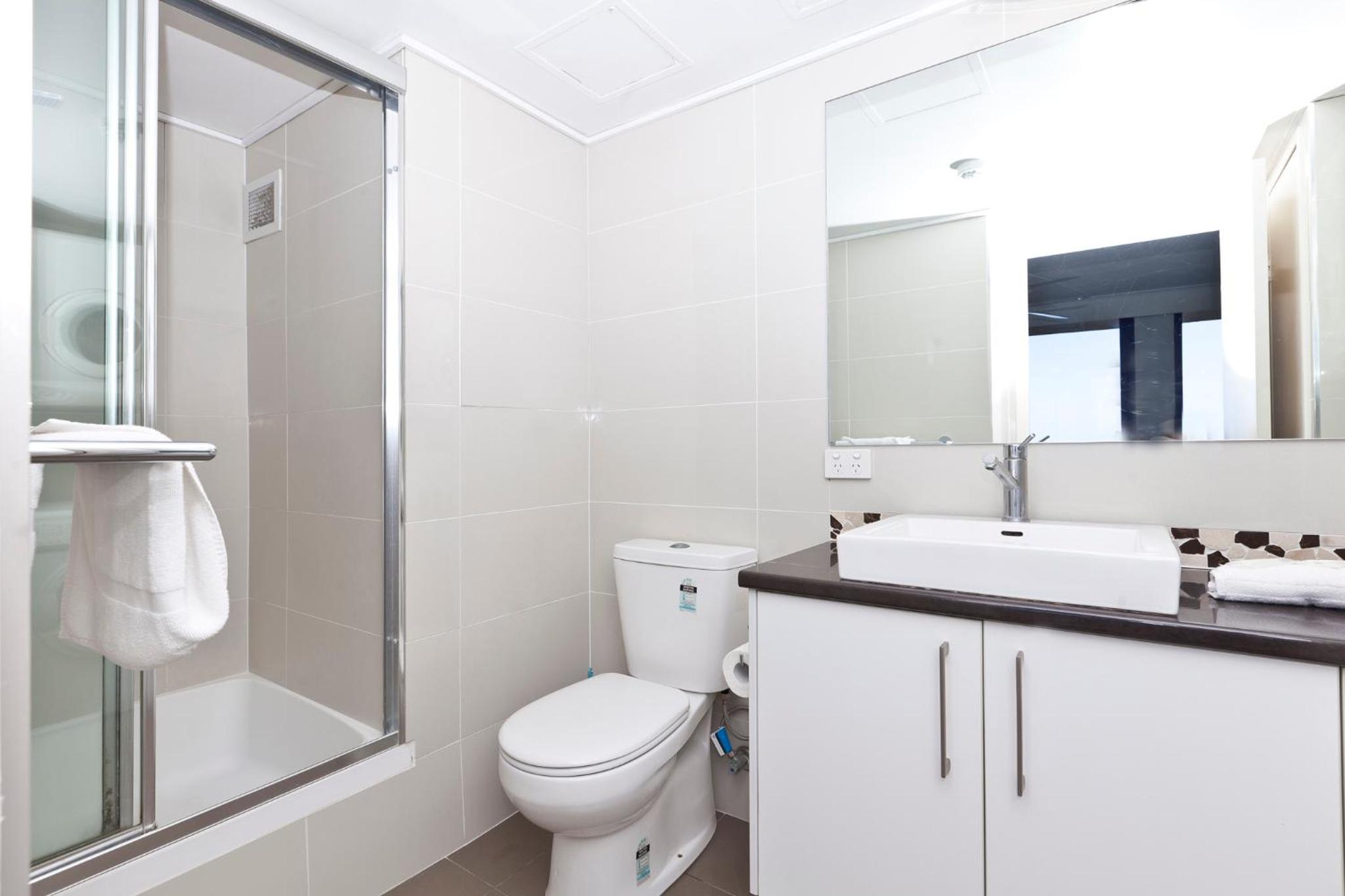 Superior One-Bedroom Apartment - Photo 3