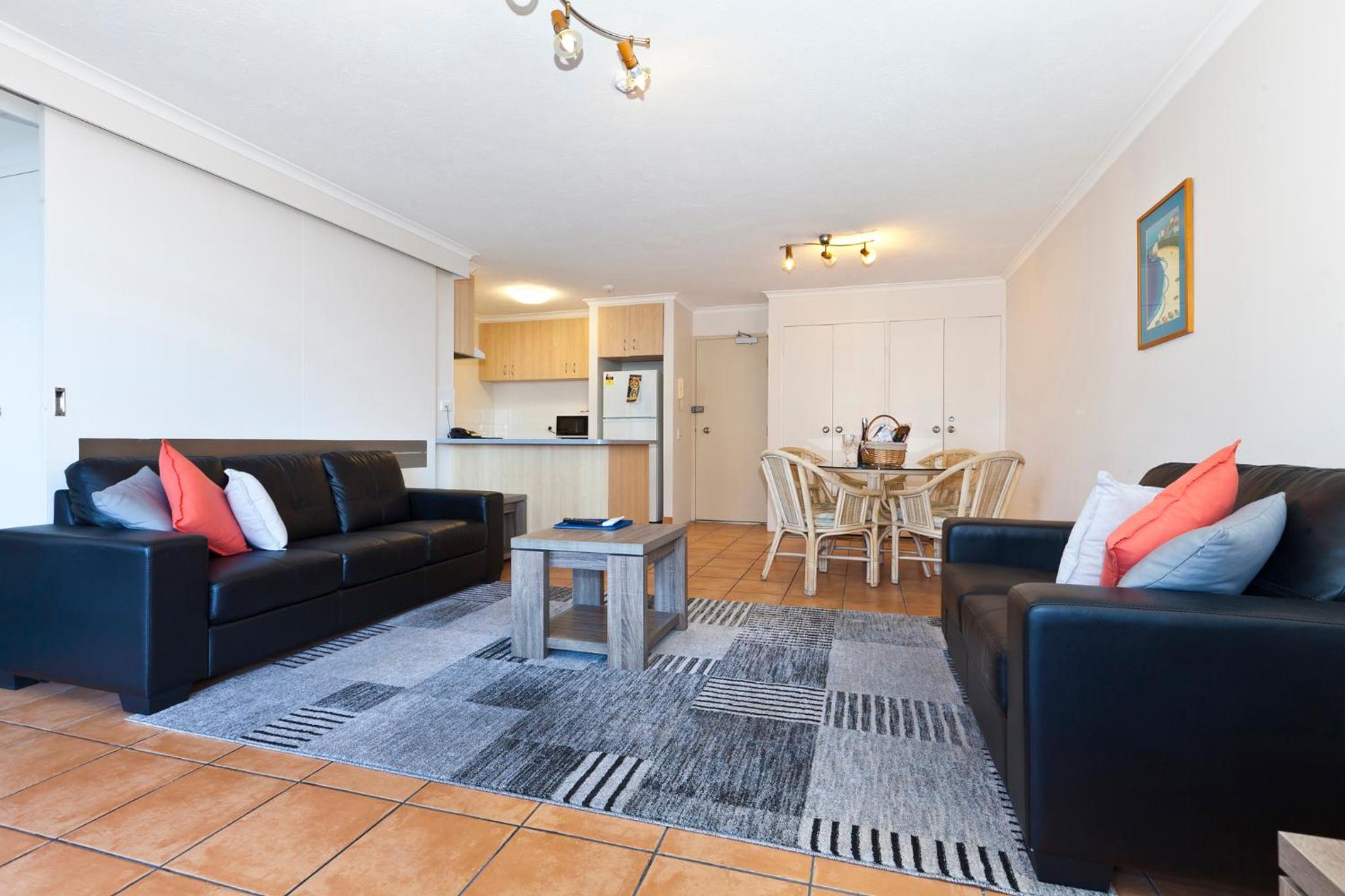 One-Bedroom Apartment - Photo 2
