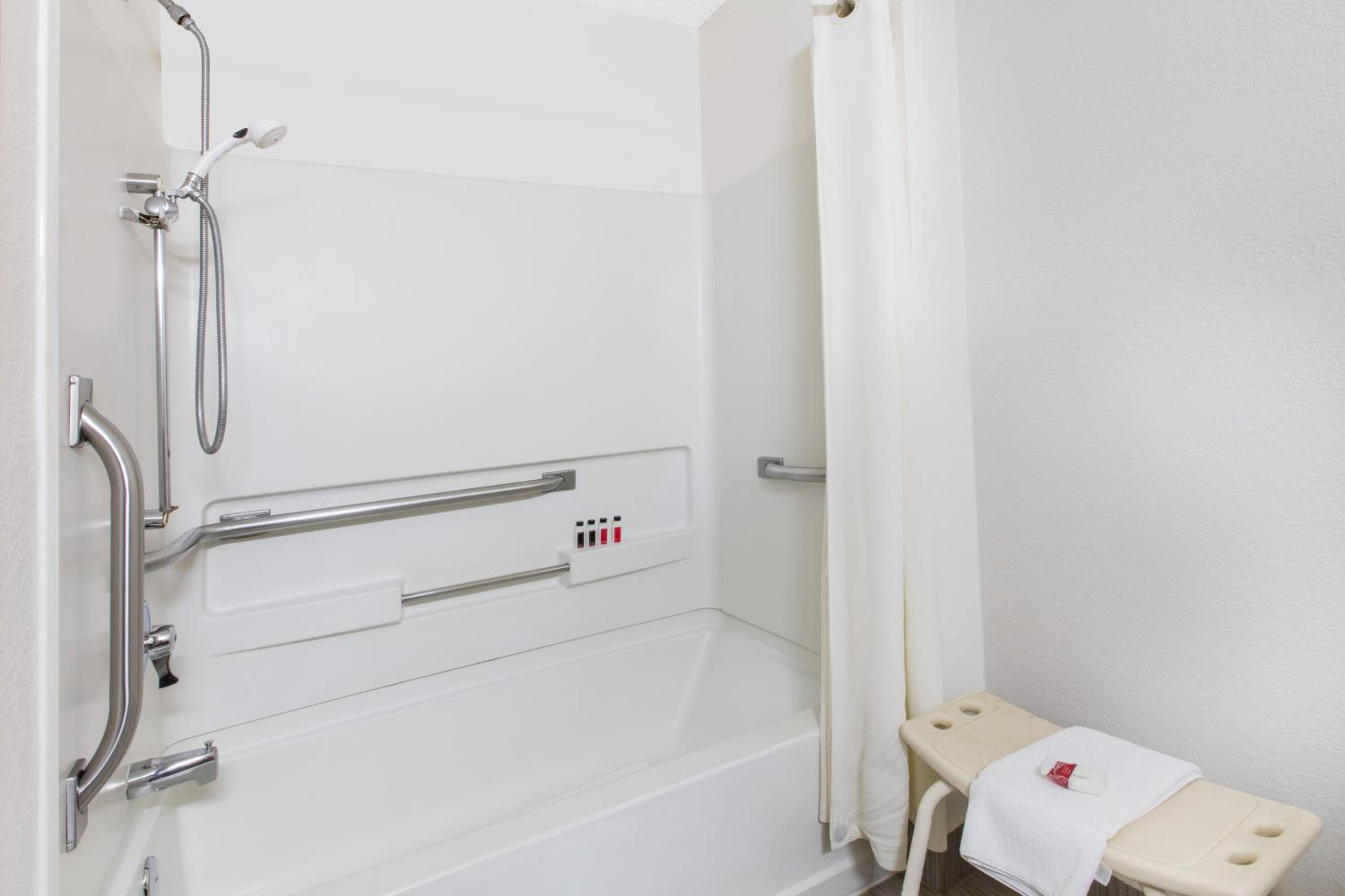 Queen Room - Mobility Accessible/Non-SmokingÂ  photo 2