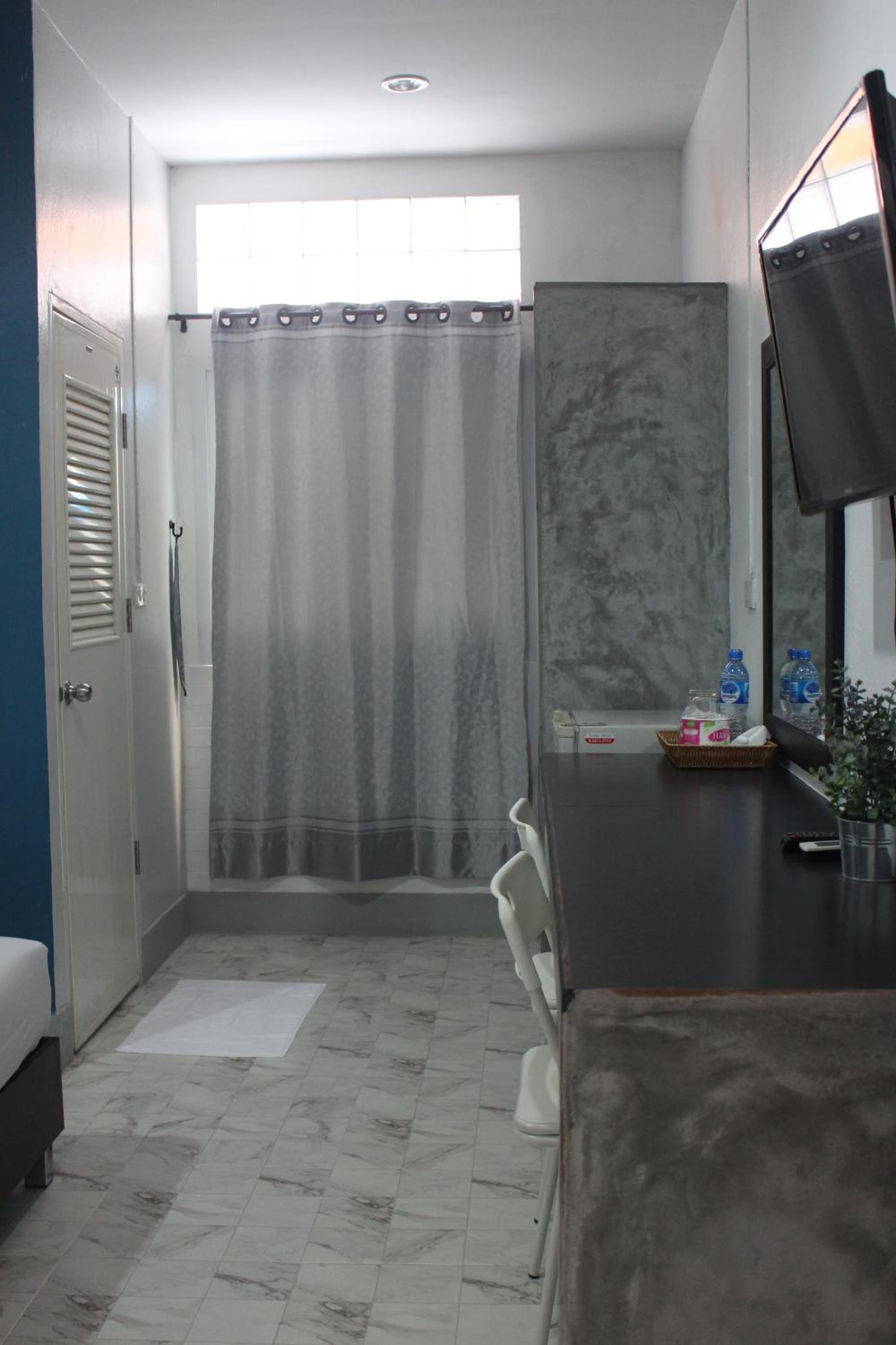 Double Room with Private Bathroom - Photo 8