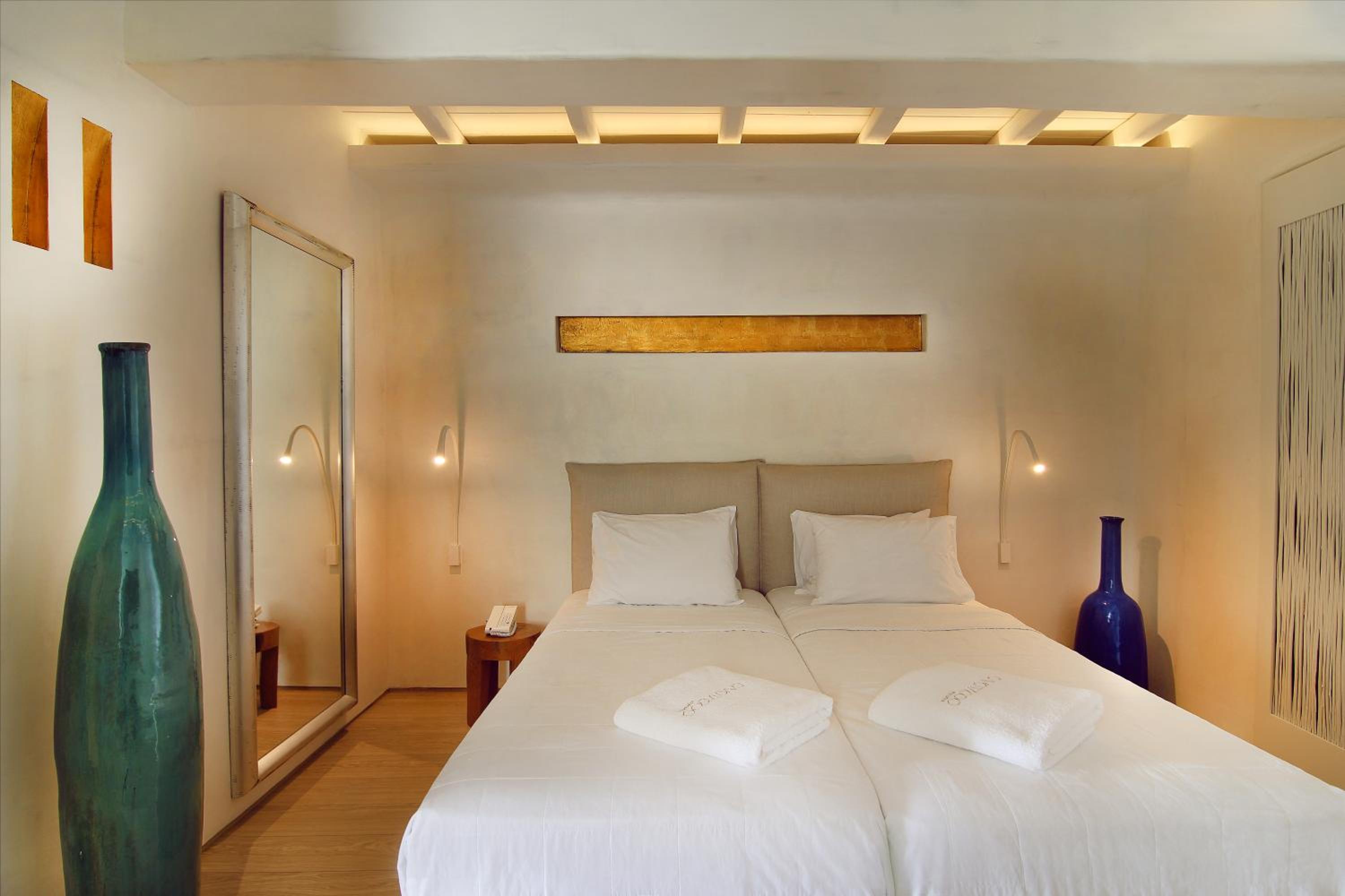 Two-Bedroom Suite With Outdoor Hot Tub (2-5 Adults) photo 3