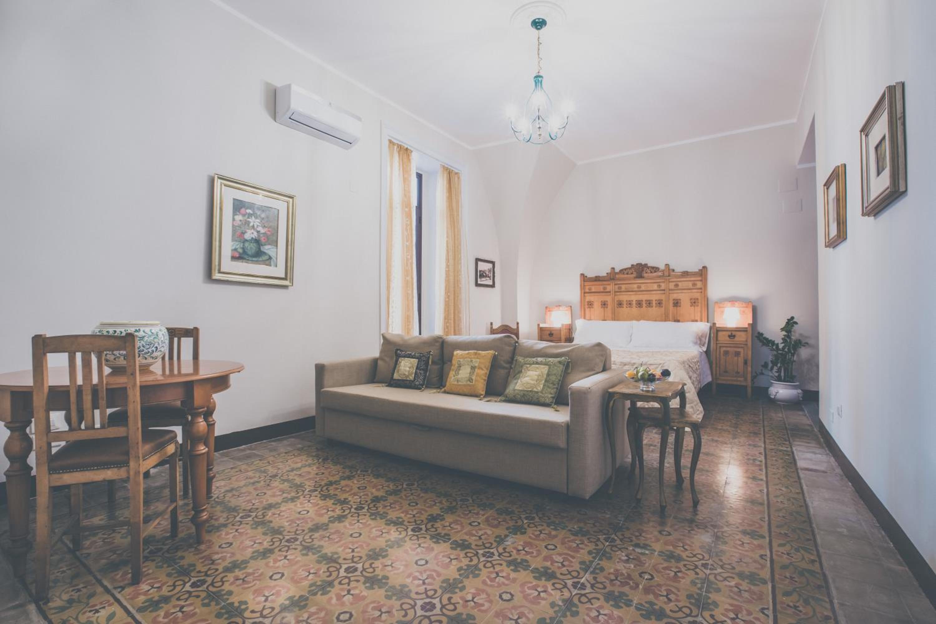 Deluxe King Suite - Photo 5