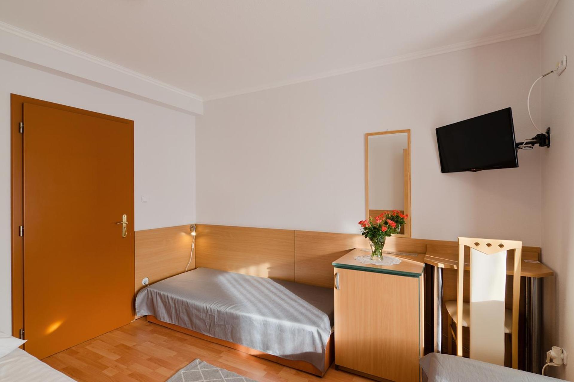 Quadruple Room - Photo 3