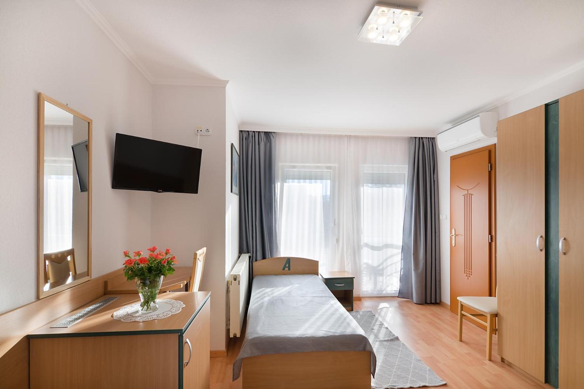 Quadruple Room - Photo 4