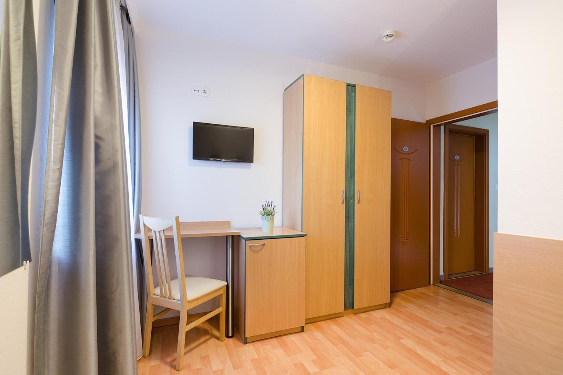 Double Room - Photo 2