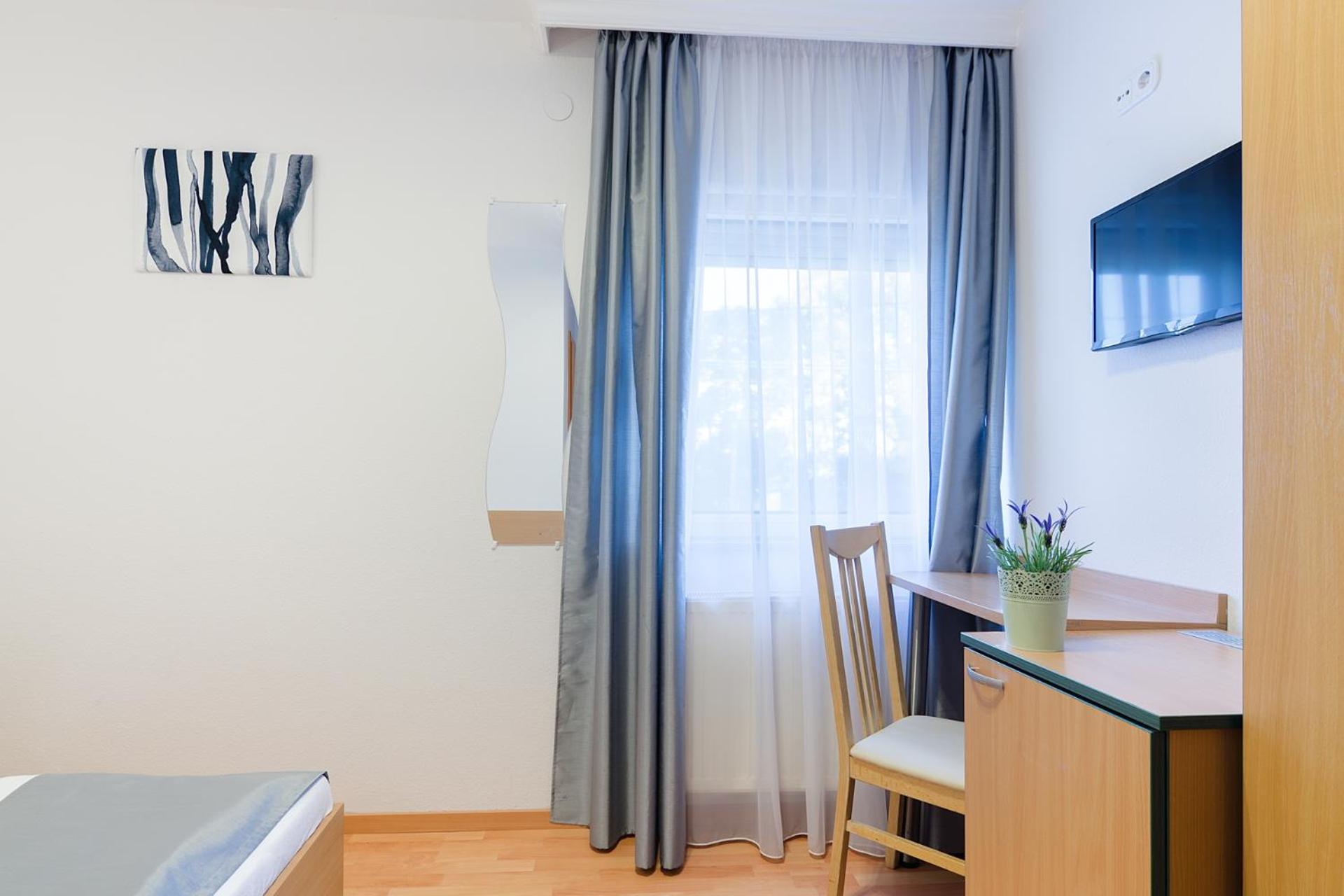 Double Room - Photo 5